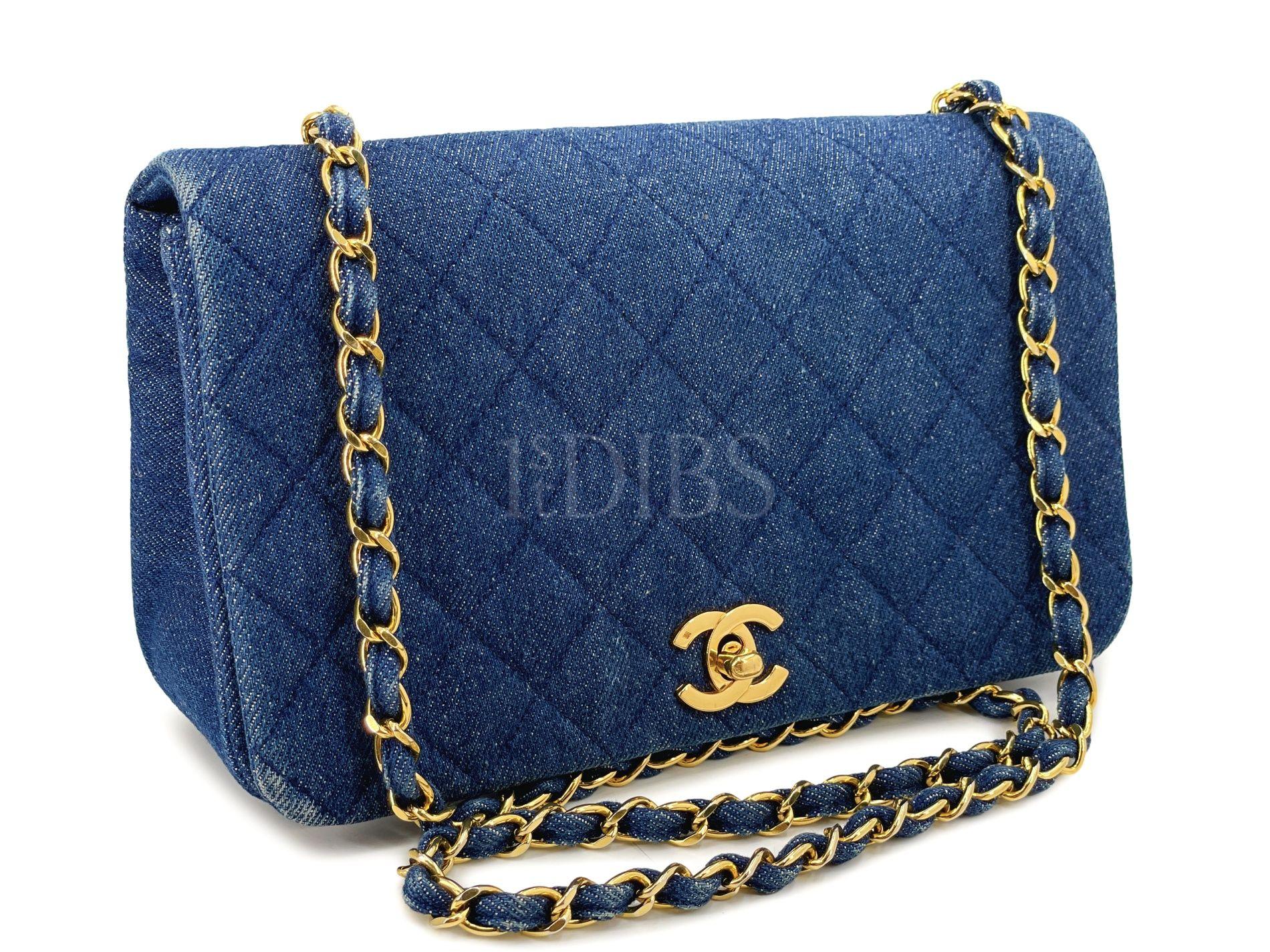 Artículo de la tienda: 68206
Durante 20 años, Boutique Patina se ha especializado en la búsqueda y selección de los accesorios vintage y de coleccionista más prístinos, rebuscando en armarios de todo el mundo. 

El bolso clásico vintage con solapa