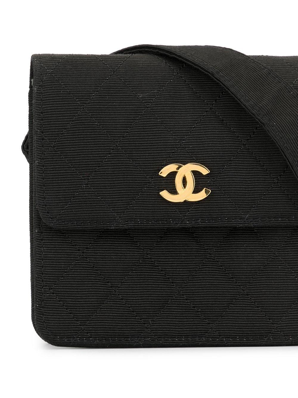 Chanel 1990 Vintage Diamond Quilted Belt Waist Mini Classic Flap Bag im Zustand „Gut“ im Angebot in Miami, FL
