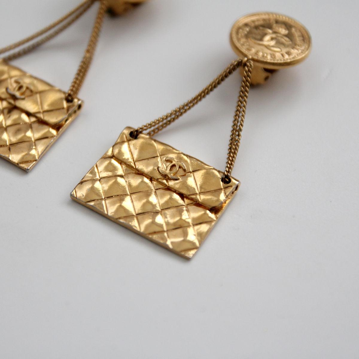 chanel bag clip