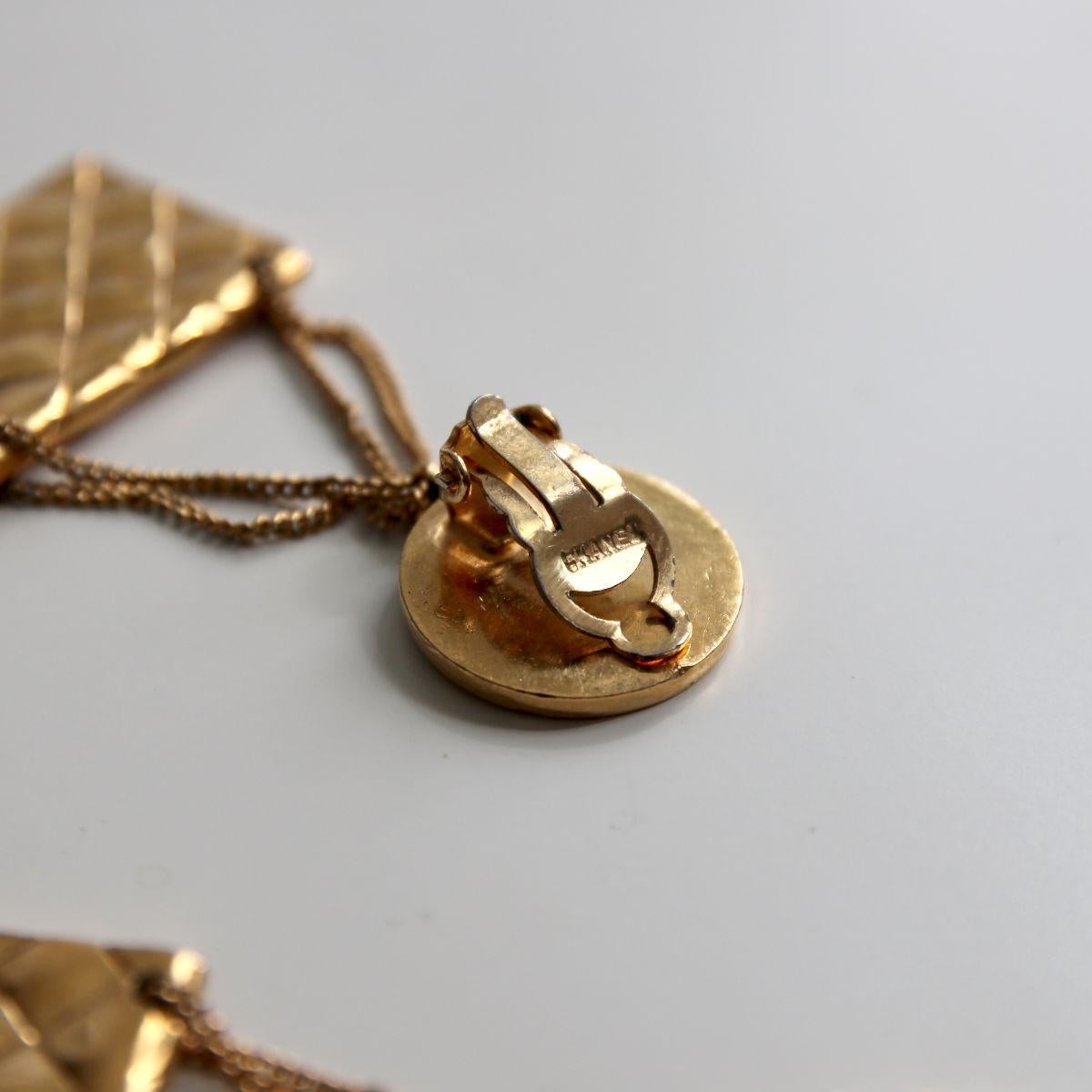 CHANEL 1990s 31 Rue Cambon Gold Toned Quilted Flap Bag Clip-On Earrings 1