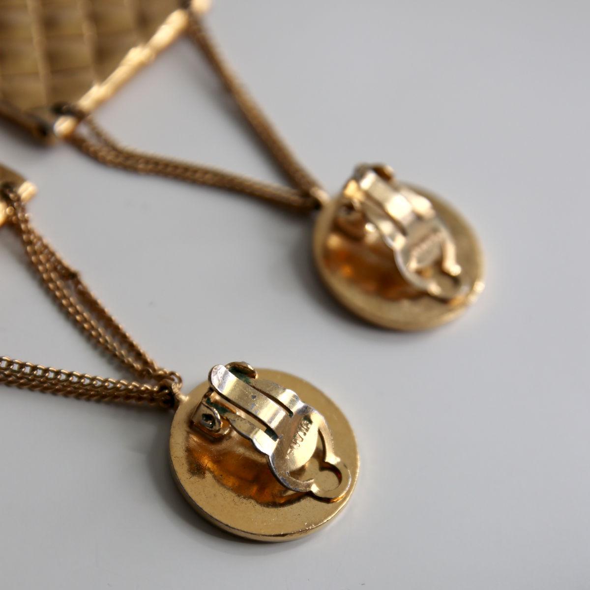 CHANEL 1990s 31 Rue Cambon Gold Toned Quilted Flap Bag Clip-On Earrings 2