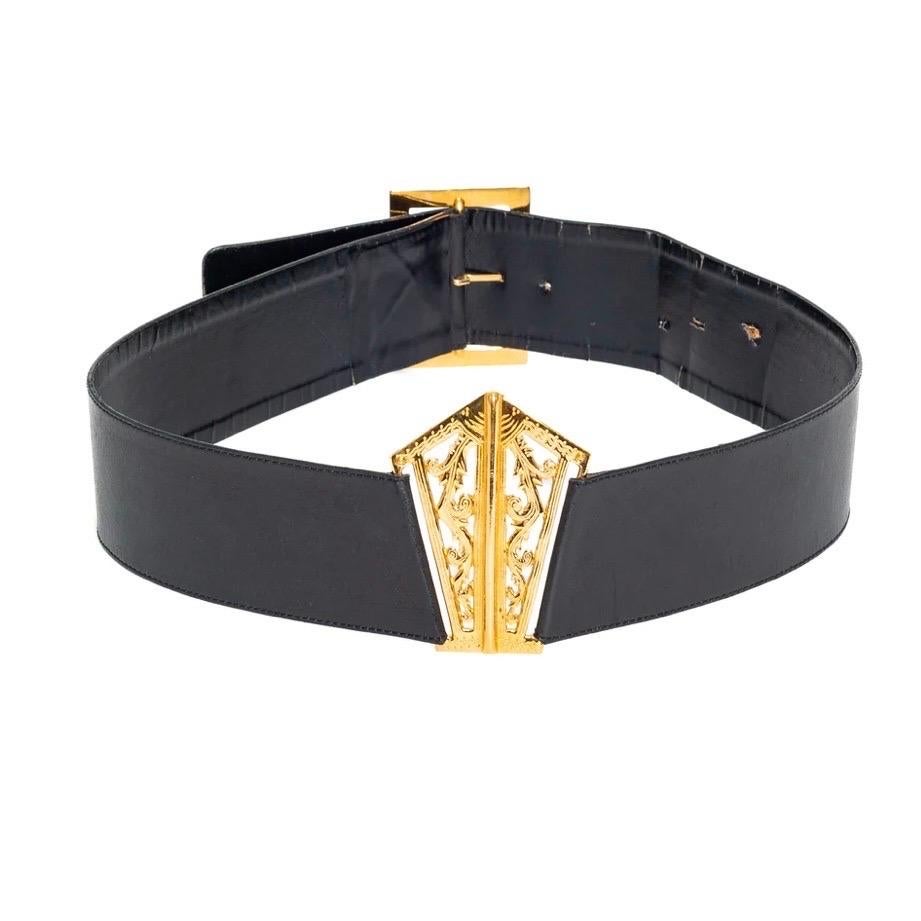 Chanel 1990s Black Leather 24k Gold Plated Filigree Belt In Fair Condition For Sale In Los Angeles, CA