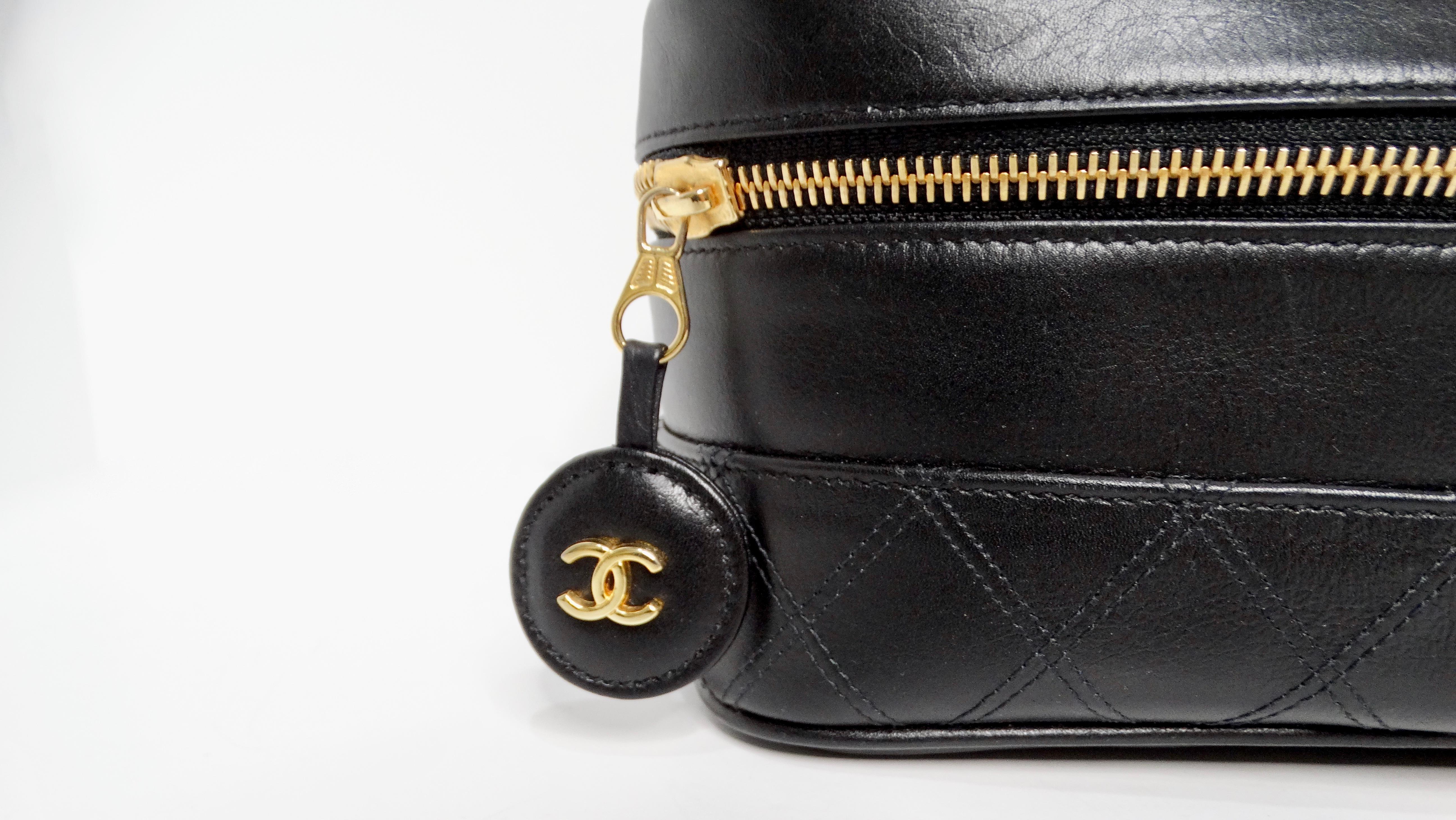 Chanel 1990s Black Quilted Lambskin Vanity Case In Good Condition For Sale In Scottsdale, AZ