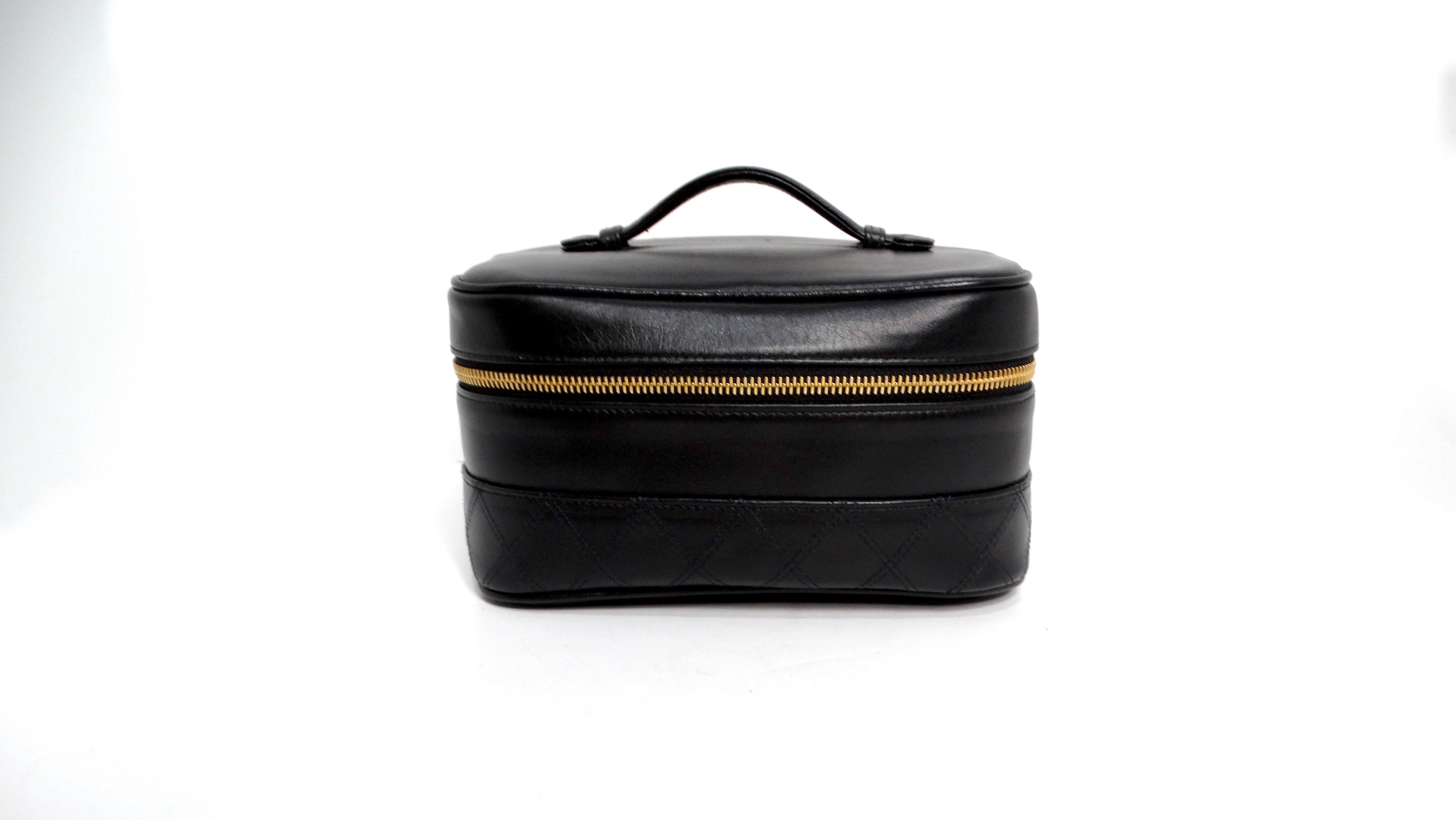 Chanel 1990s Black Quilted Lambskin Vanity Case For Sale 2