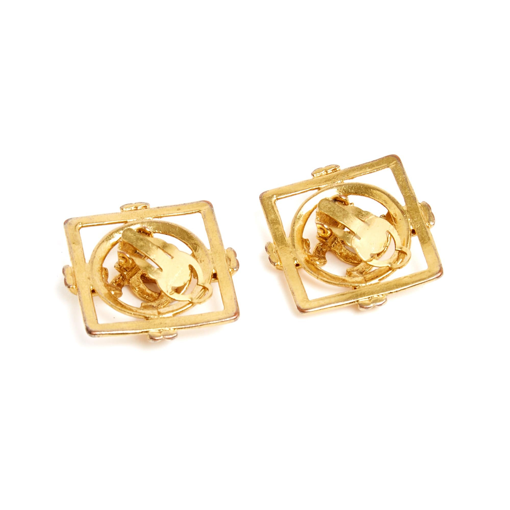 Chanel 1990s Boucles oreille Clip CC Square Round CC Clip on Earrings In Good Condition For Sale In PARIS, FR