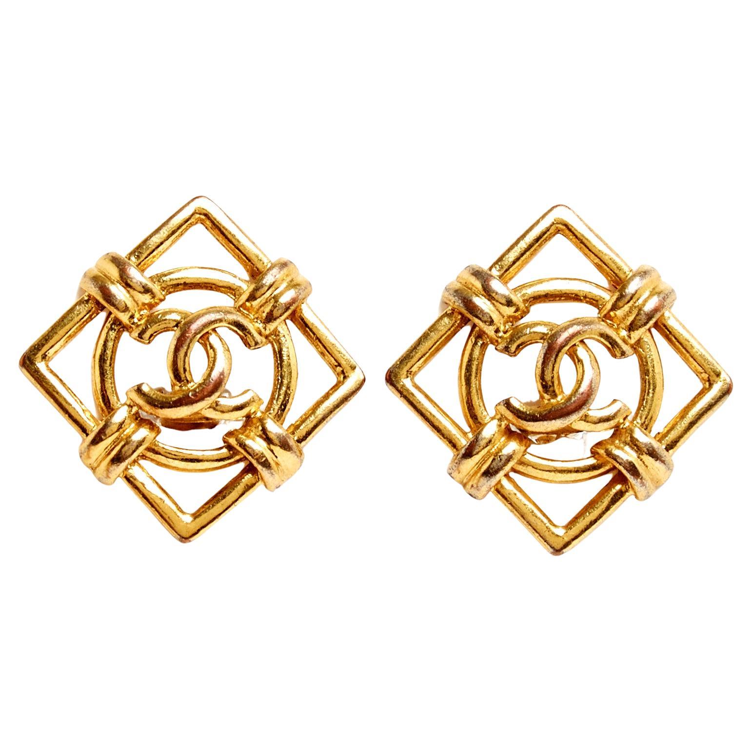 Chanel 1990s Boucles oreille Clip CC Square Round CC Clip on Earrings For Sale