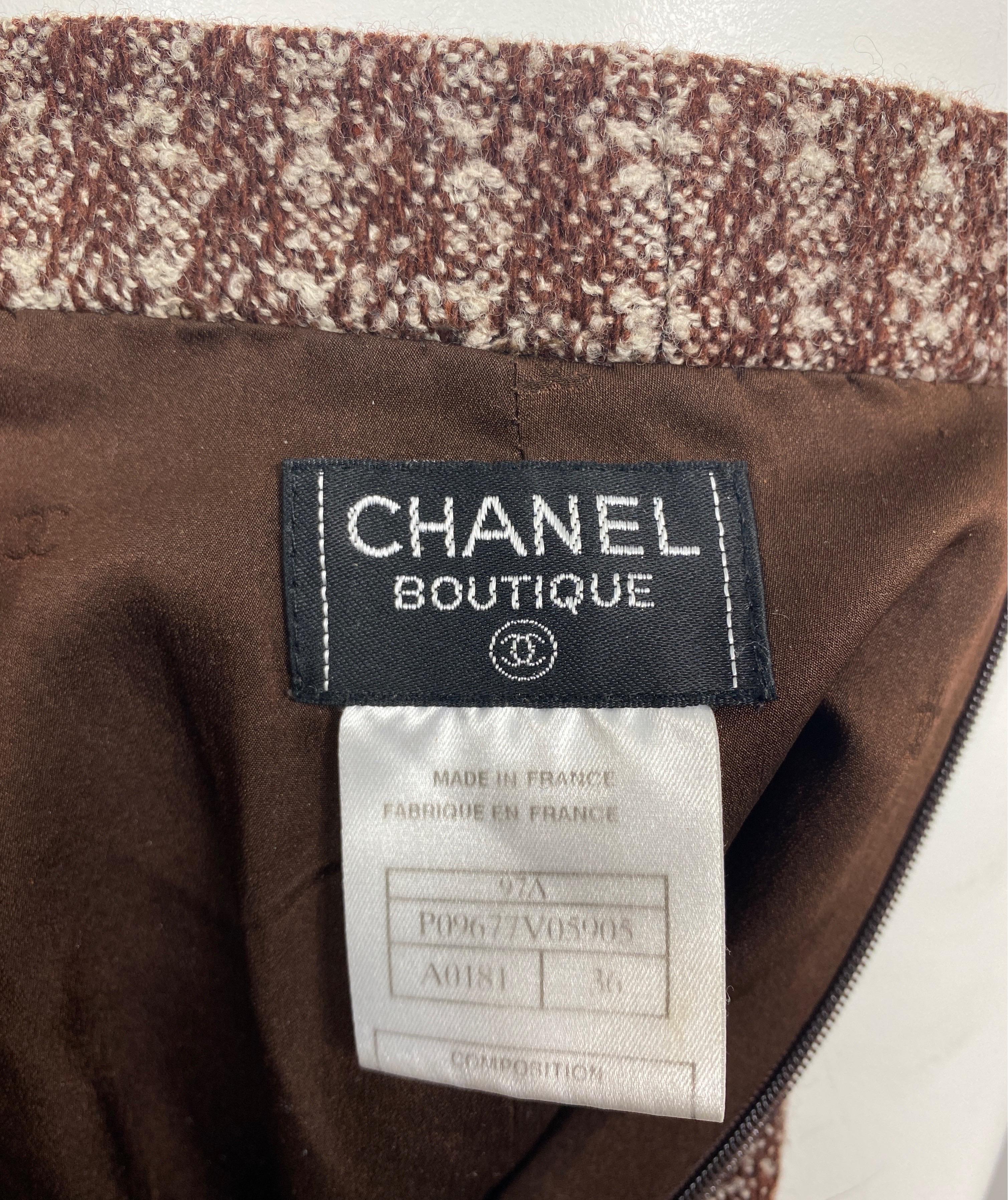 Chanel 1990’s Brown and Crème Wool Nailshead Tweed Skirt Suit-size 36 For Sale 16