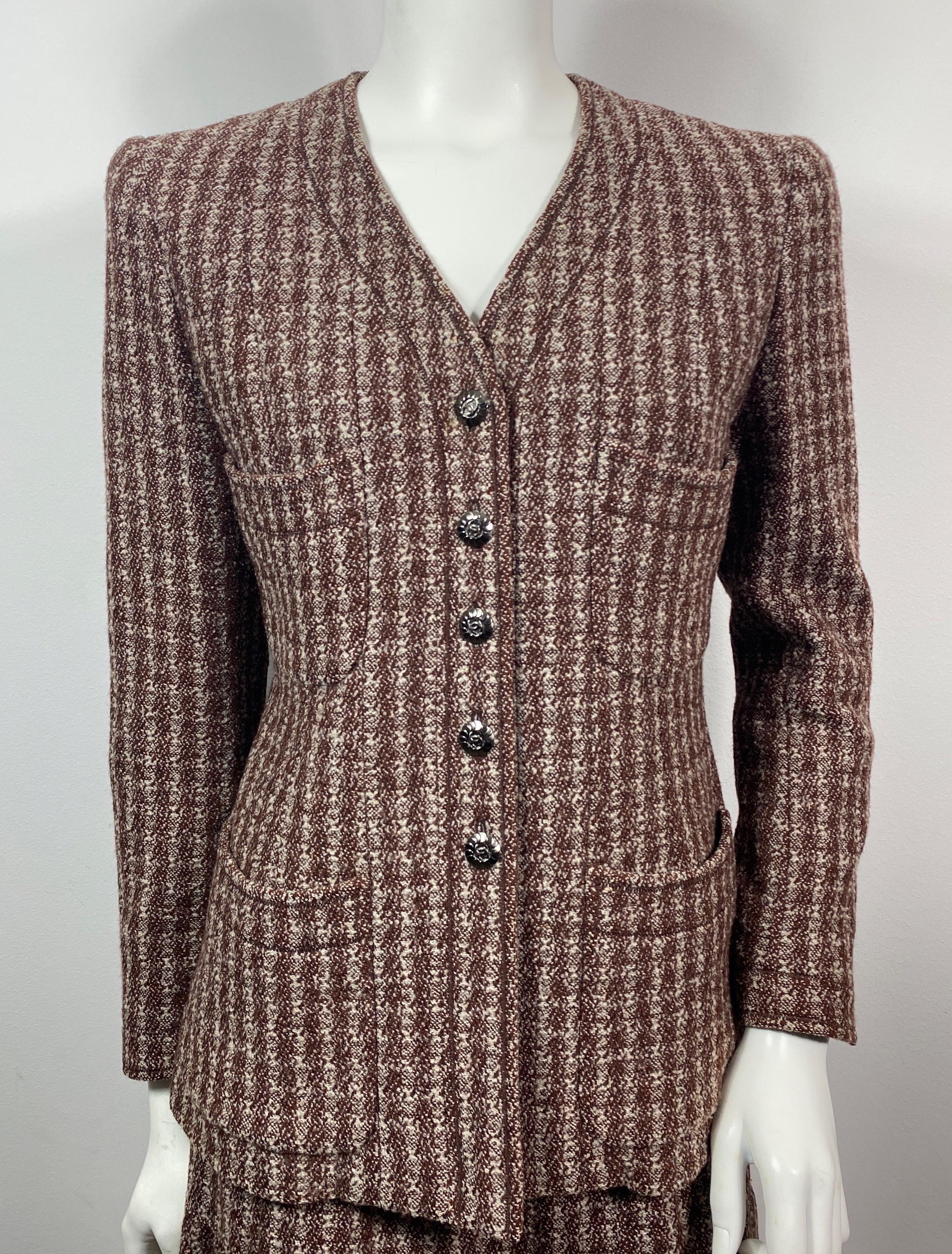 Chanel 1990’s Brown and Crème Wool Nailshead Tweed Skirt Suit-size 36 In Good Condition For Sale In West Palm Beach, FL