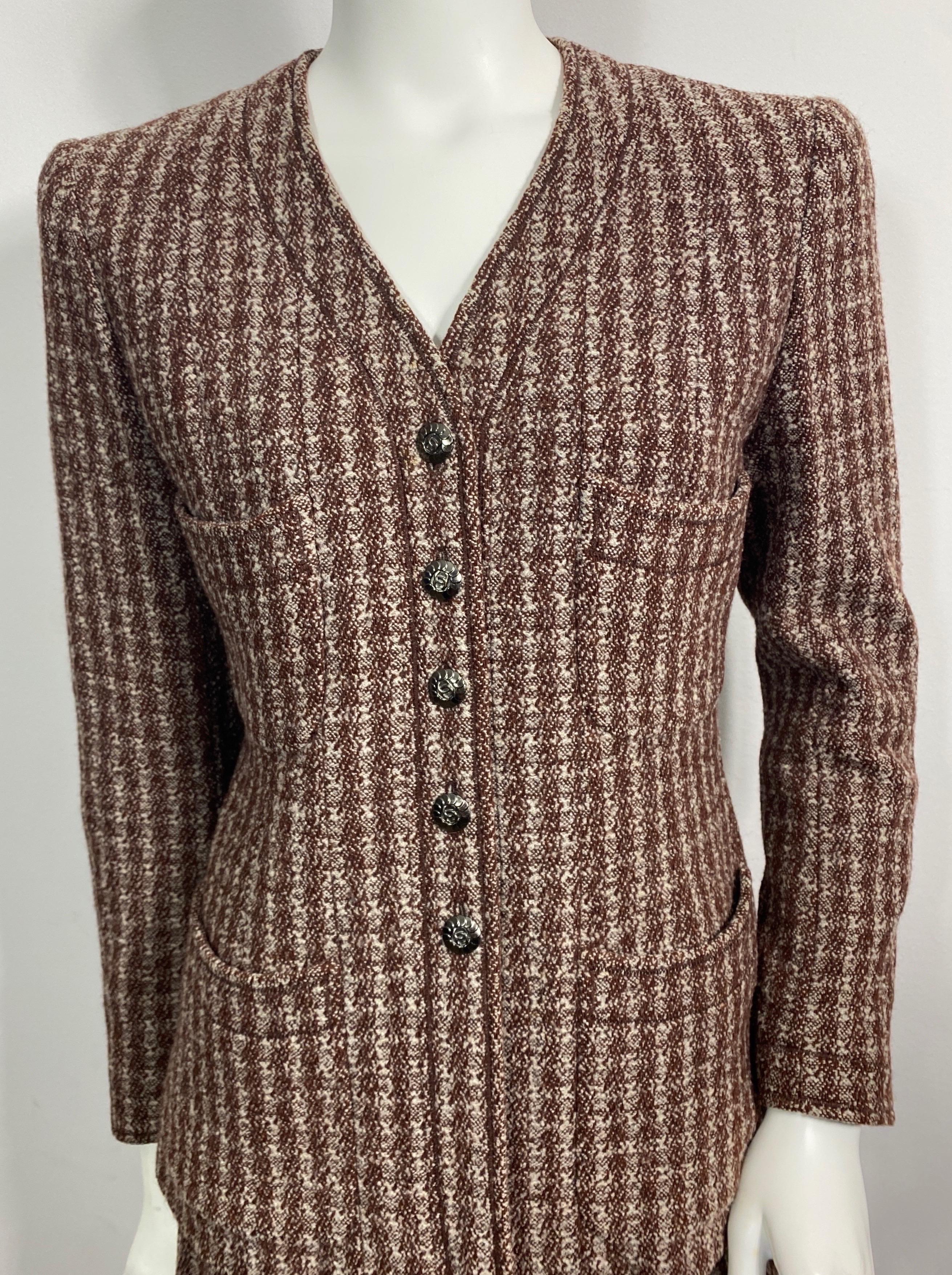 Women's Chanel 1990’s Brown and Crème Wool Nailshead Tweed Skirt Suit-size 36 For Sale