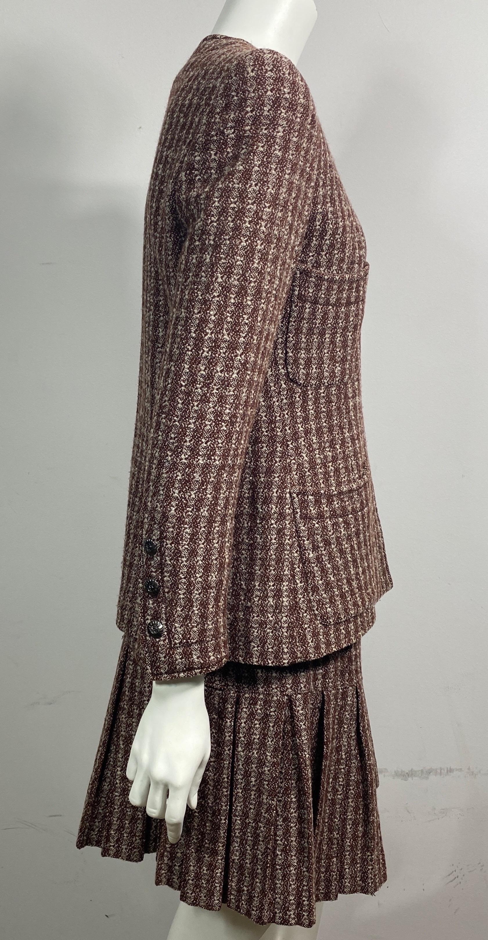 Chanel 1990’s Brown and Crème Wool Nailshead Tweed Skirt Suit-size 36 For Sale 5