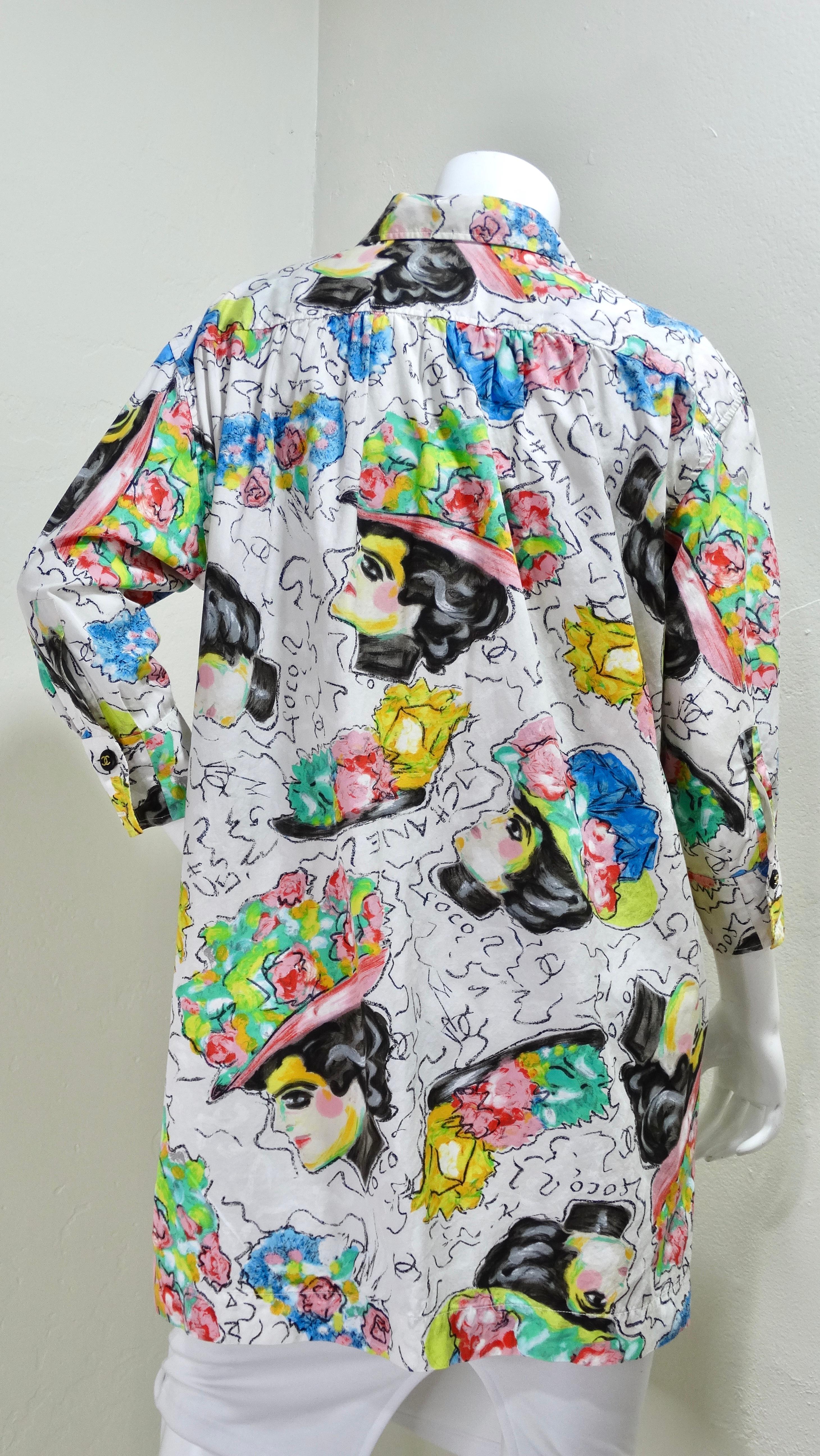 Camicetta Chanel anni '90 con bottoni CC con stampa astratta in vendita 1