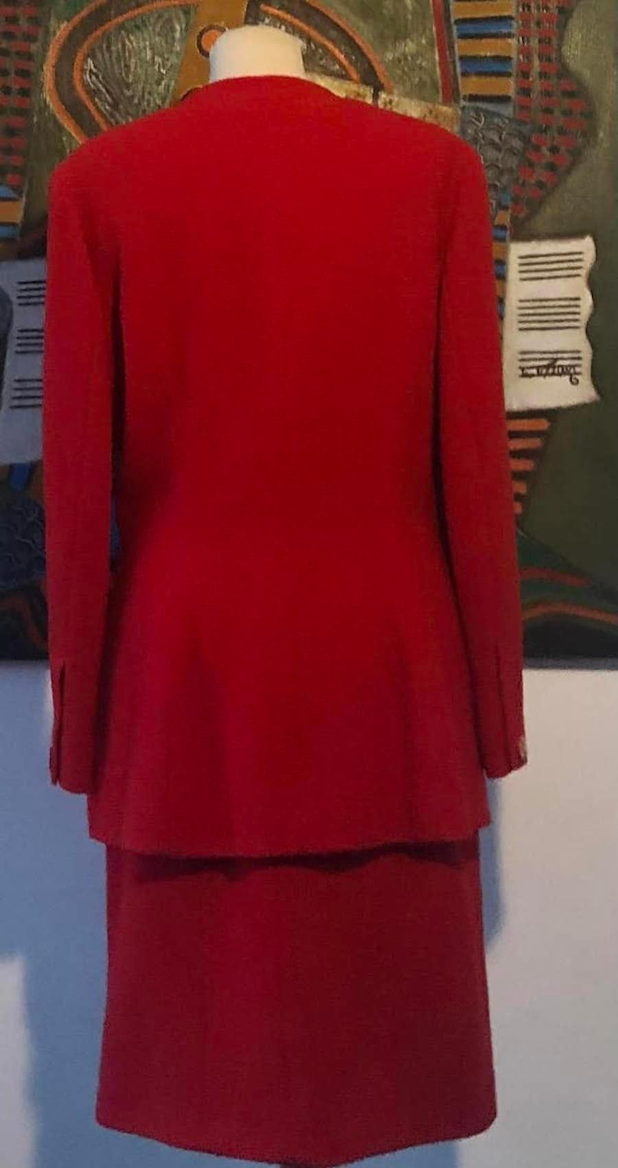 CHANEL 1990s CC-Knöpfe Einreihige Jacke Anzug Rot Tweed Bouclé im Angebot 7