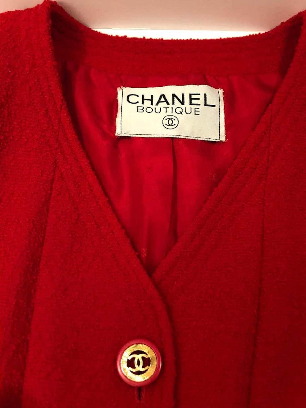 CHANEL 1990s CC-Knöpfe Einreihige Jacke Anzug Rot Tweed Bouclé im Angebot 8