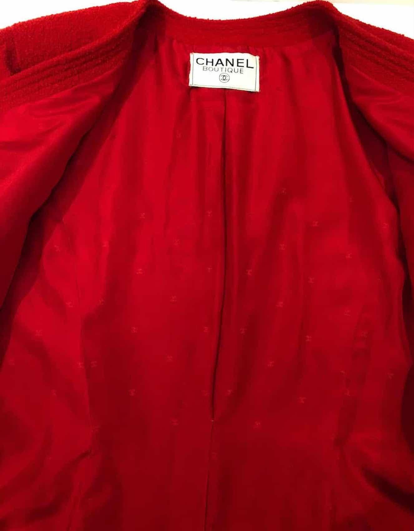 CHANEL 1990s CC-Knöpfe Einreihige Jacke Anzug Rot Tweed Bouclé im Angebot 9