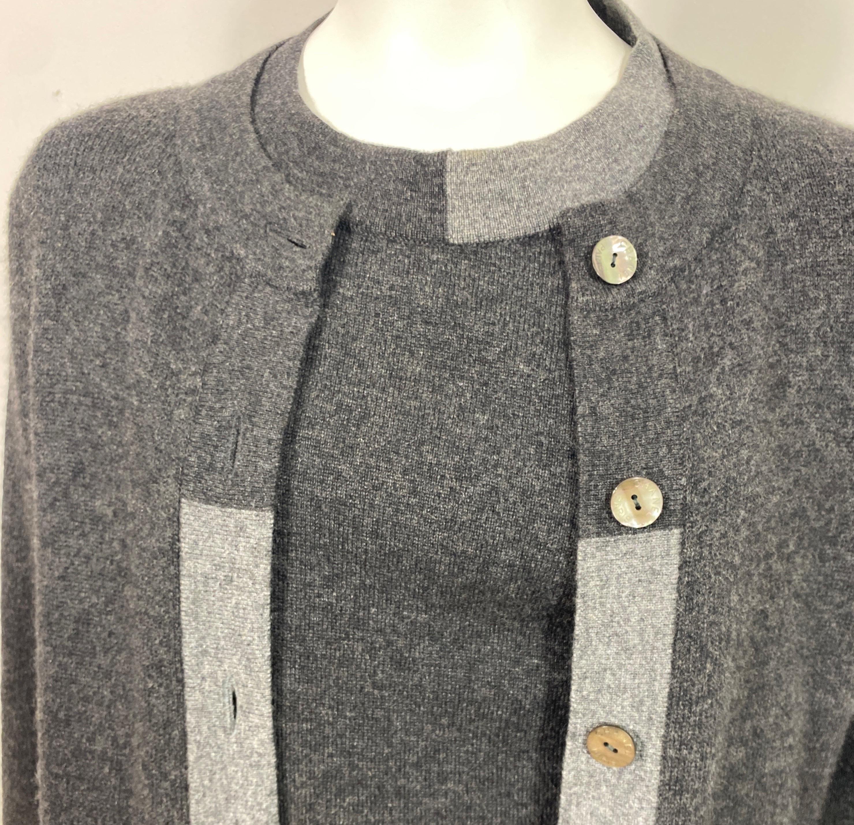 Chanel 1990’s Charcoal Grey Two Tone Cashmere Sweater Set-Size 40 For Sale 1