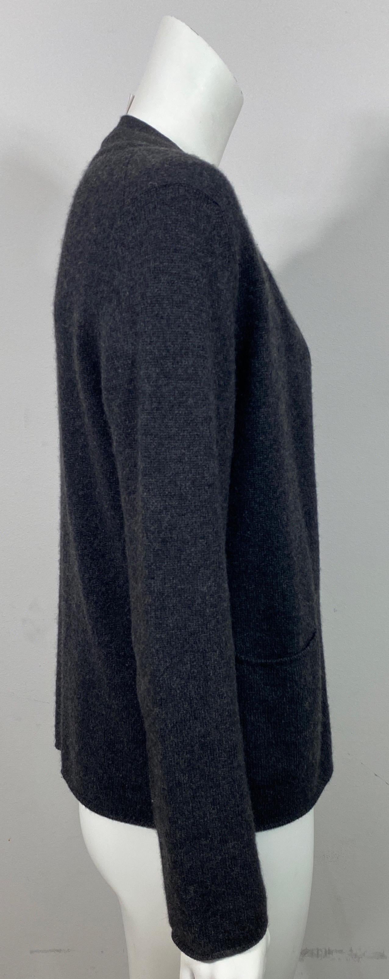 Chanel 1990’s Charcoal Grey Two Tone Cashmere Sweater Set-Size 40 For Sale 4