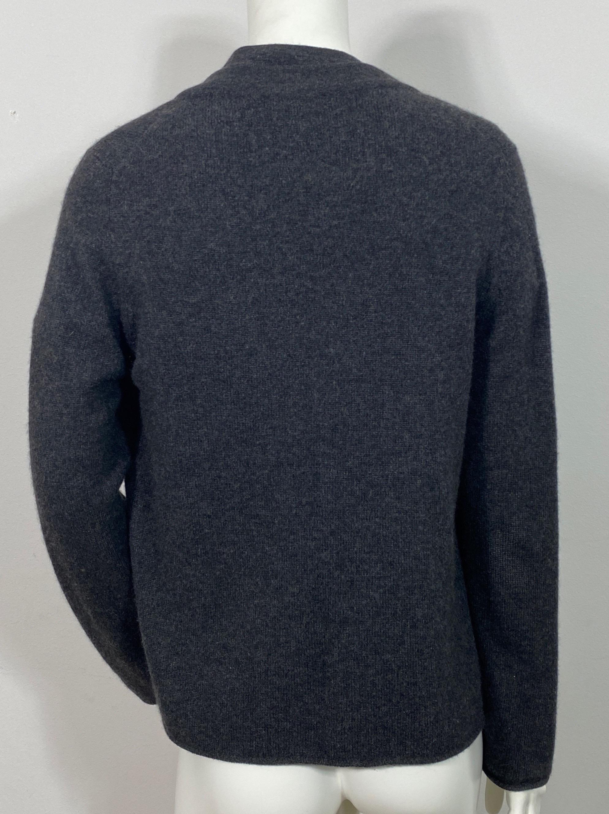 Chanel 1990’s Charcoal Grey Two Tone Cashmere Sweater Set-Size 40 For Sale 5