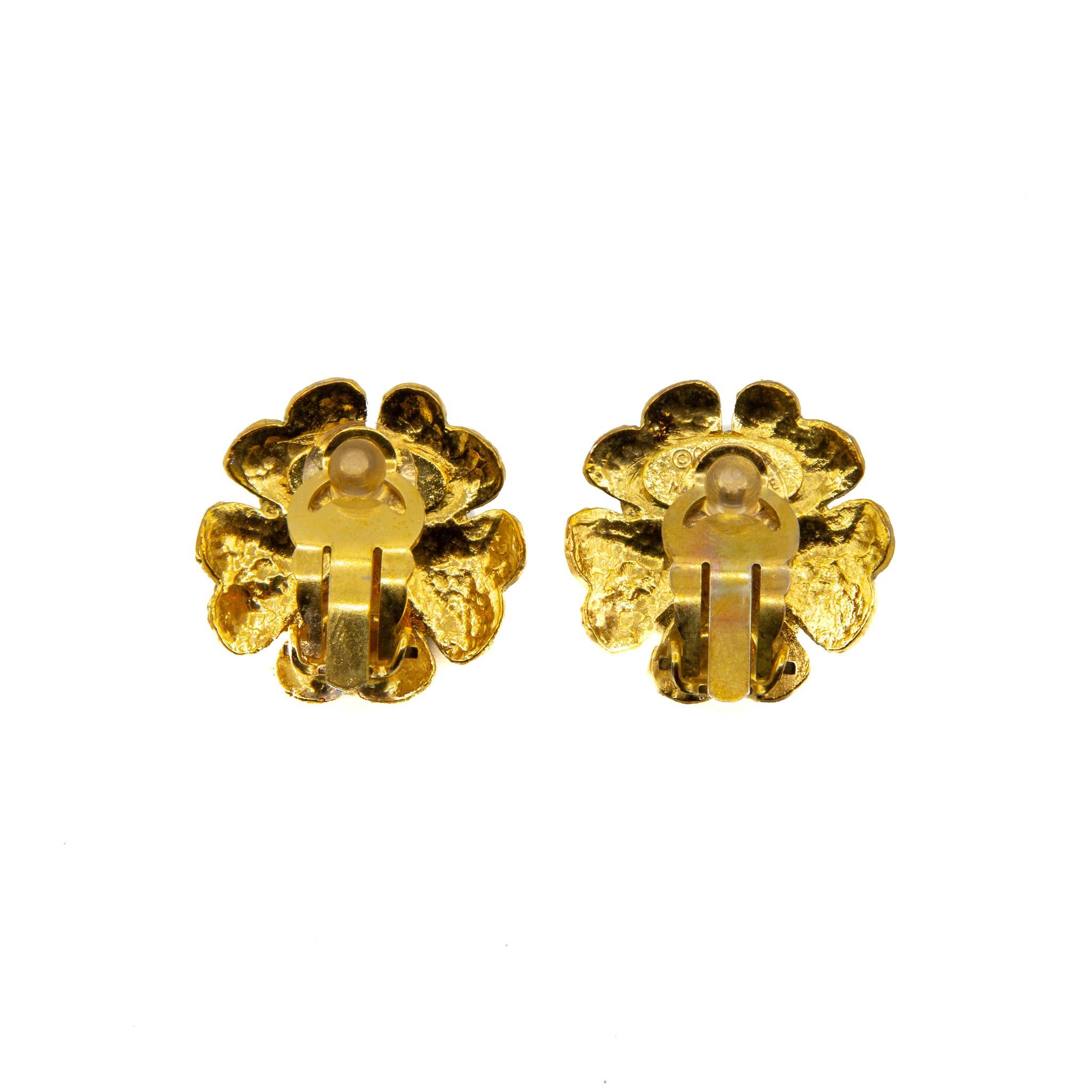 Chanel 1990s Collection 29 Gilt metal Clip-on earrings. Flower stylised earrings featuring small faux pearl in the centre. This piece carries the Chanel authenticity plaque. Provenience France.