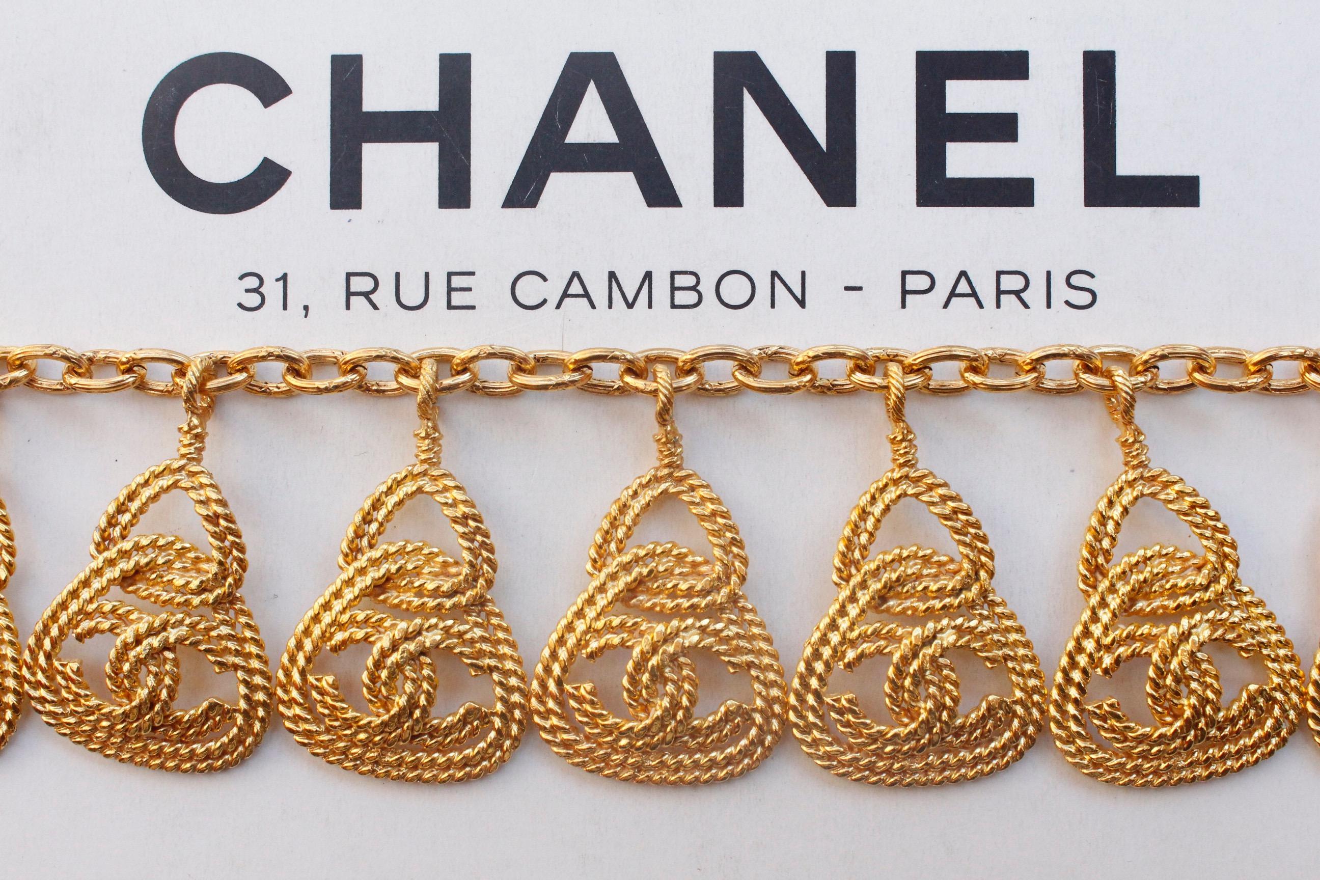 CHANEL 1990s Gilted metal necklace with openworked CC pendants 1