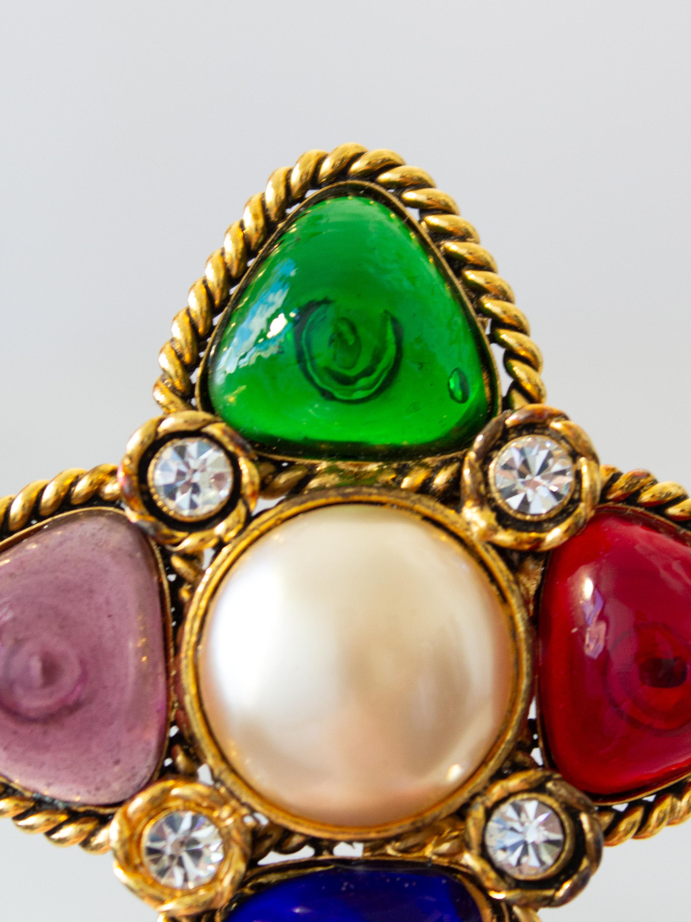 Chanel 1990s Gold Plated Gripoix Glass Pearl Multicolor Collection 23 Brooch For Sale 4