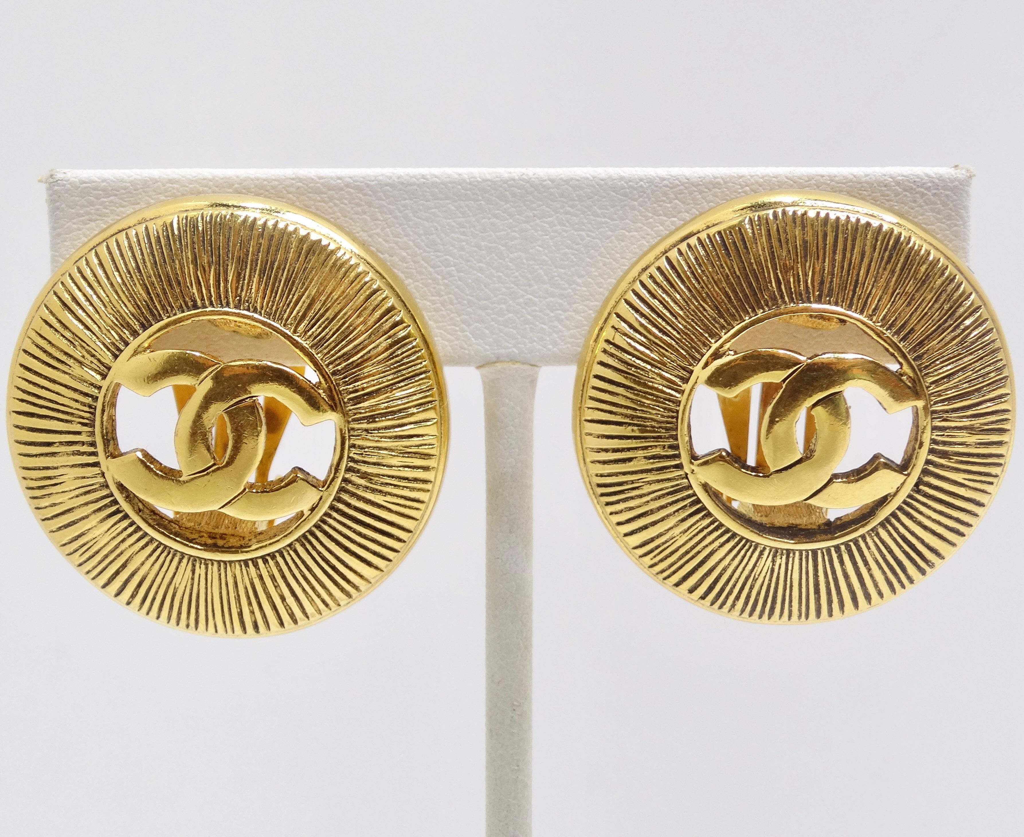 Chanel 1990er Goldfarbene CC Starburst-Ohrringe mit Sternschliff für Damen oder Herren im Angebot