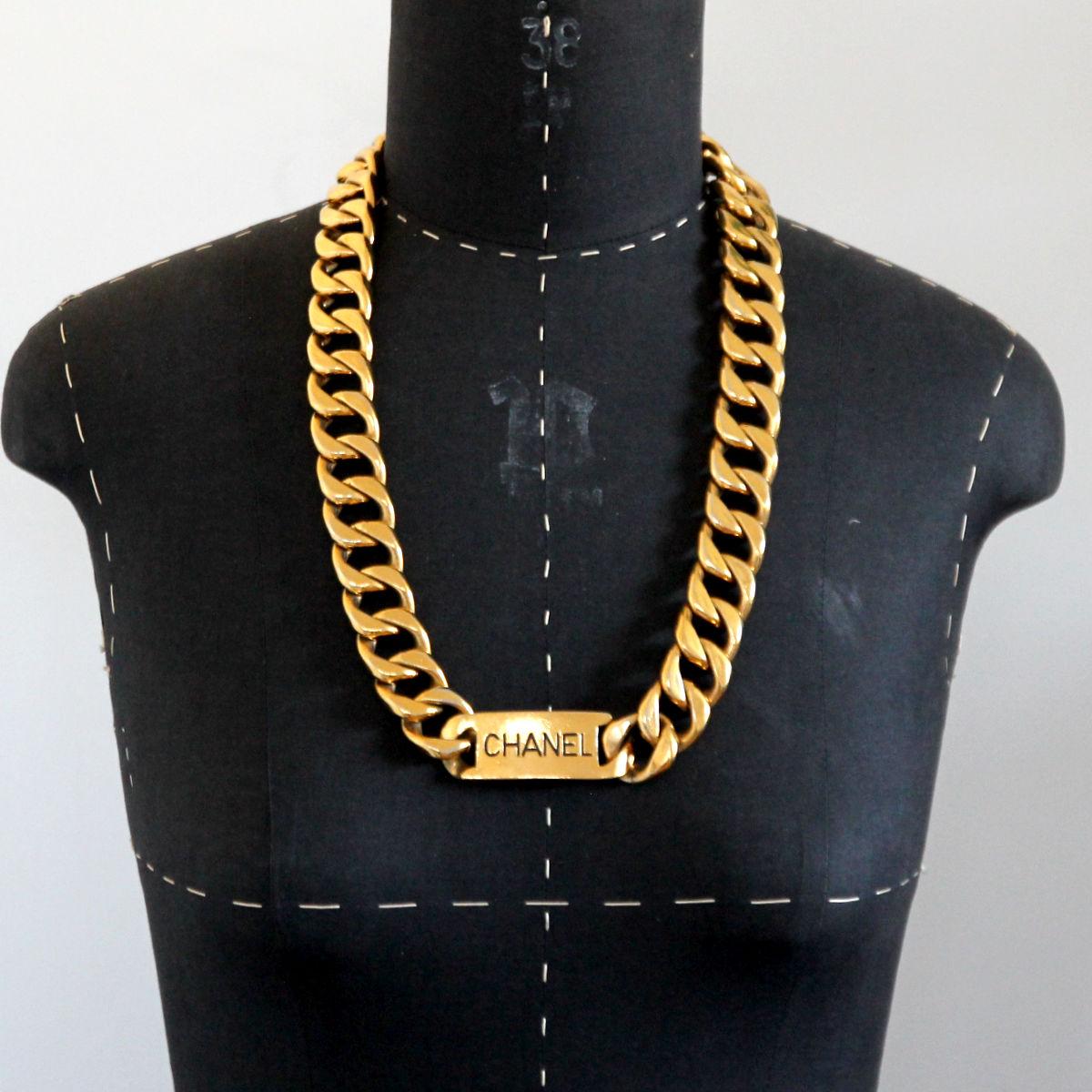 CHANEL 1990s Gold Toned Jumbo Chain Belt / Necklace With Chanel Plaque In Good Condition In Arnsberg, NW