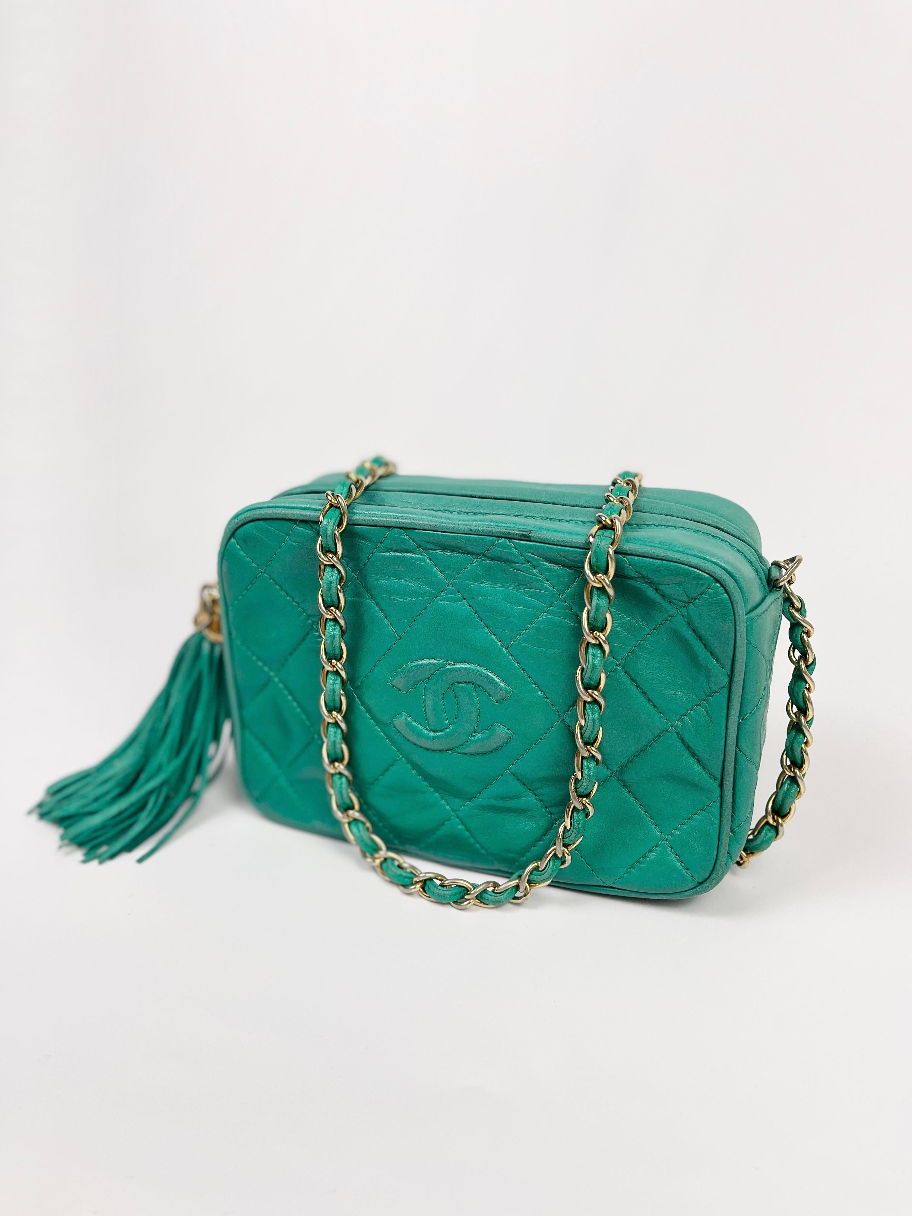 

Exterior:
- Emerald Green Vintage Lambskin leather
- Gold tone hardware
- Leather tassel feature with rounded gold tone decor
- Zip top closure
- Classic chain and leather interwoven shoulder strap
- Rear slip pocket
- In good vintage condition -