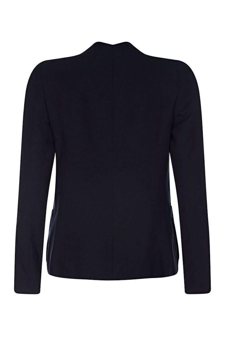 This stylish Chanel 1990s Haute Couture blazer is of excellent quality and in superb condition. The silk linen fabric is a classic deep navy tone, and has expertly tailored pure silk lining. The blazer is uniquely collarless but with a Regency style