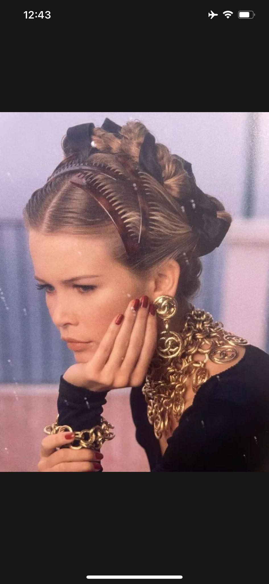 As seen on Claudia Shiffer in the original 90's ad campaign 
24k gold plated
Large dangle earrings the size of a quarter
Original Chanel box included

Listing price is for the pair



