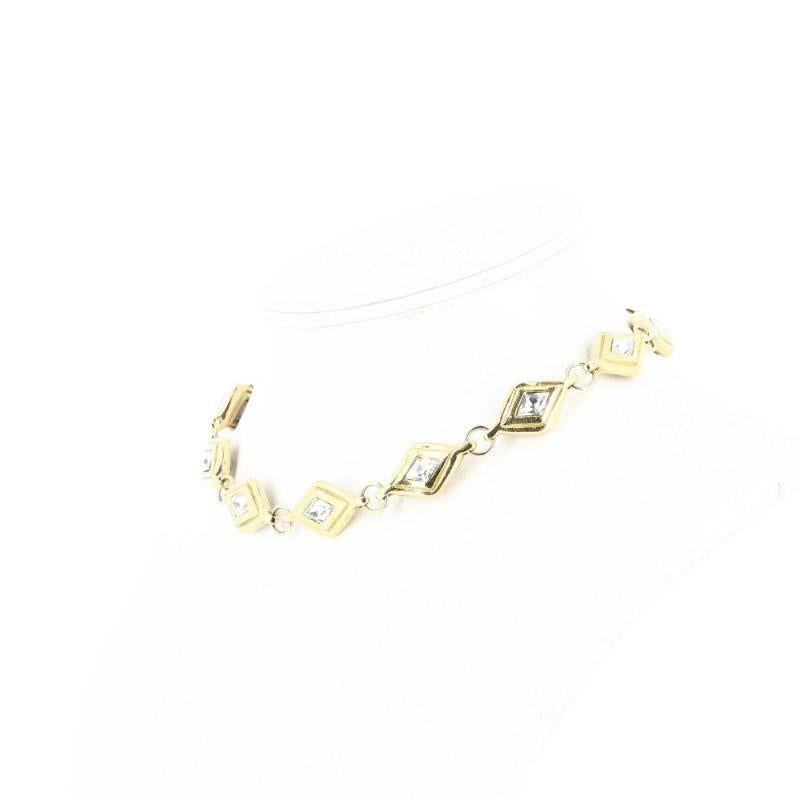 Chanel 1990's Losange round neck necklace

Good condition, shows some light signs of use and wear on the metal parts.
Gold tone metal hardware and white strass

Additional information:
Designer: Chanel
Dimensions:  Height 36 cm / 14 