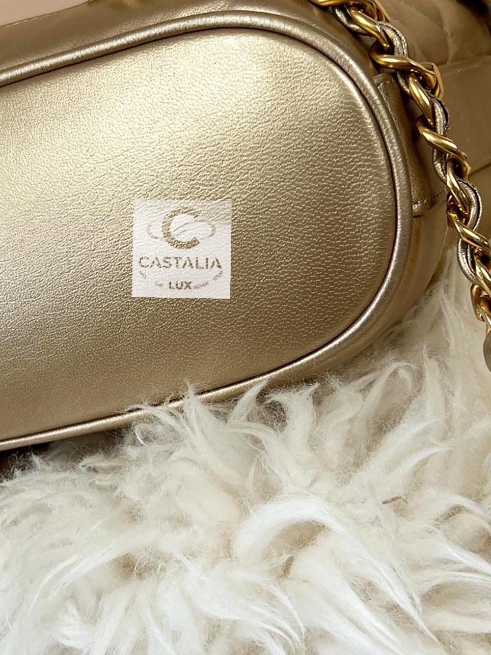 CHANEL 1990 Museum Level Rarest Leather Backpack (Sac à dos en cuir) en vente 5