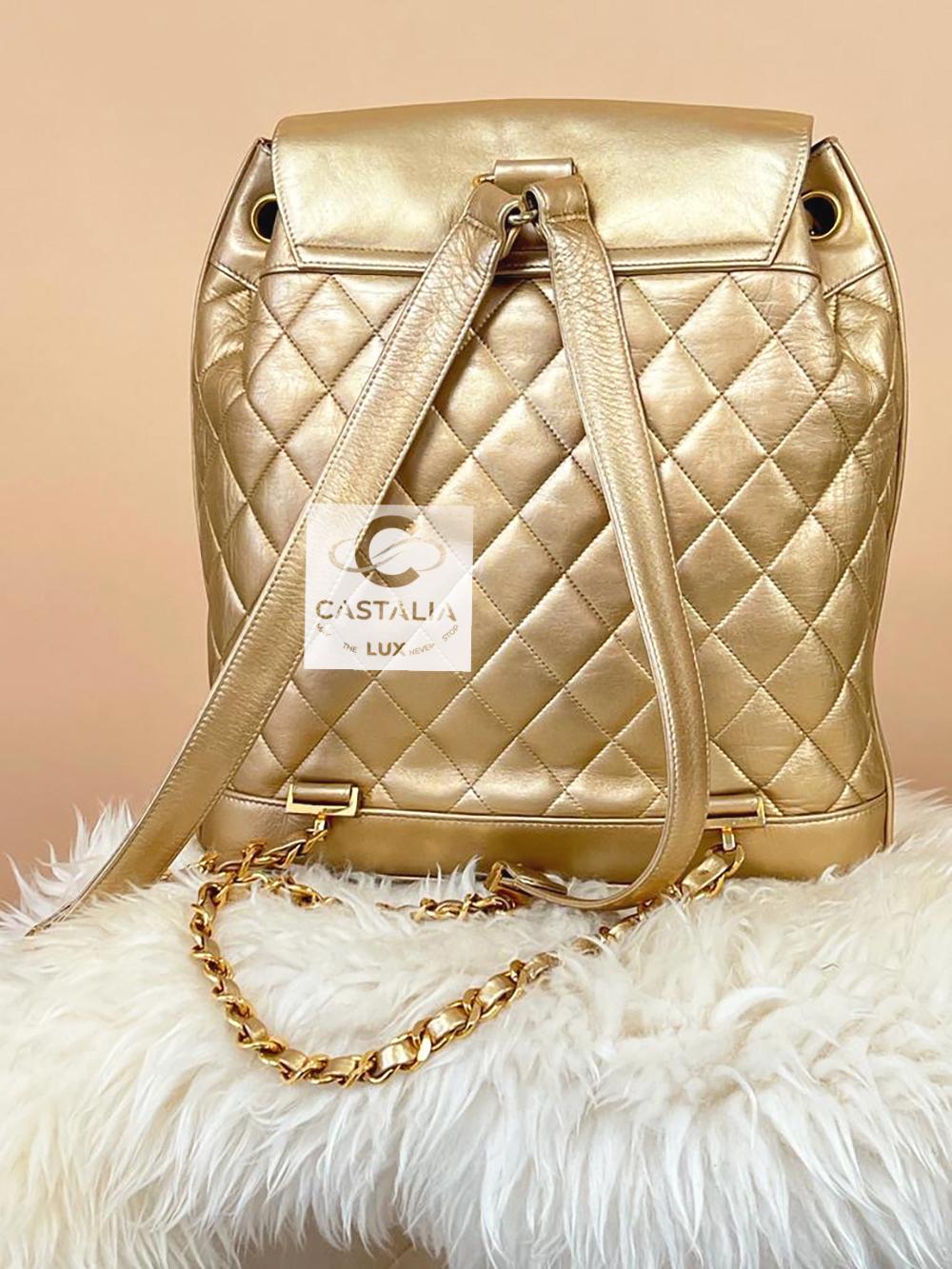 CHANEL 1990 Museum Level Rarest Leather Backpack (Sac à dos en cuir) Unisexe en vente