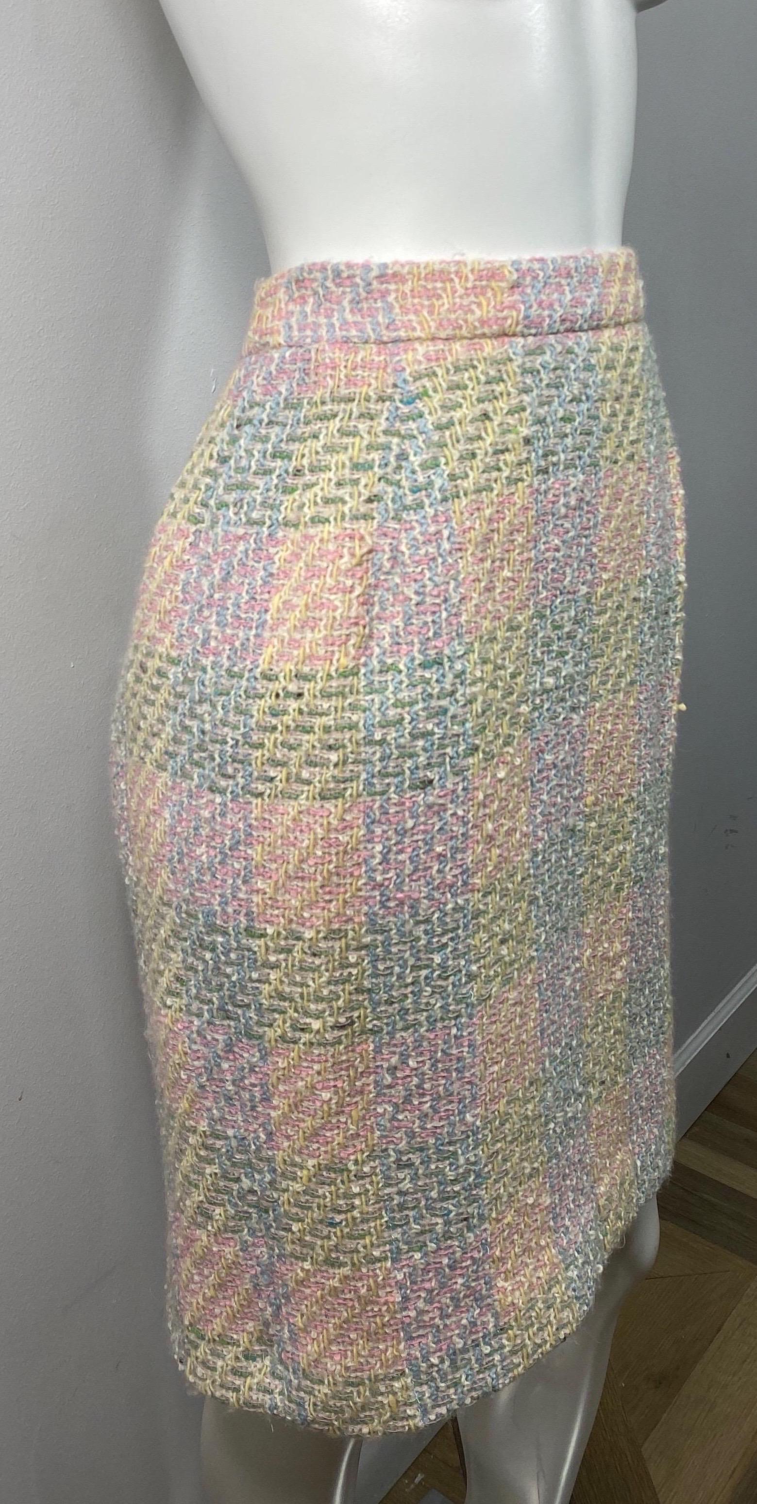 Women's Chanel 1990’s Pastel Boucle Tweed Skirt - Size 42  For Sale