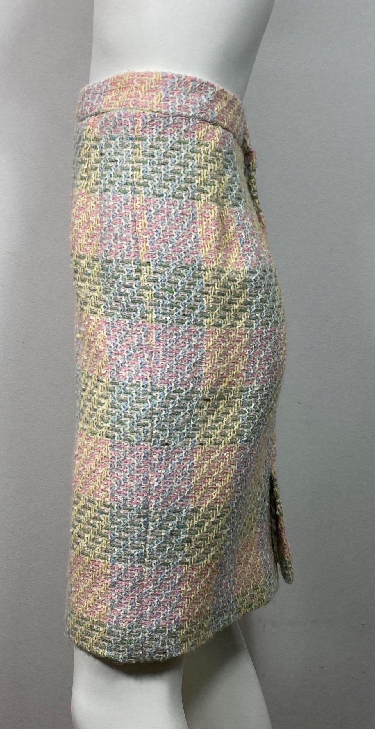 Chanel 1990’s Pastel Boucle Tweed Skirt - Size 42  For Sale 1