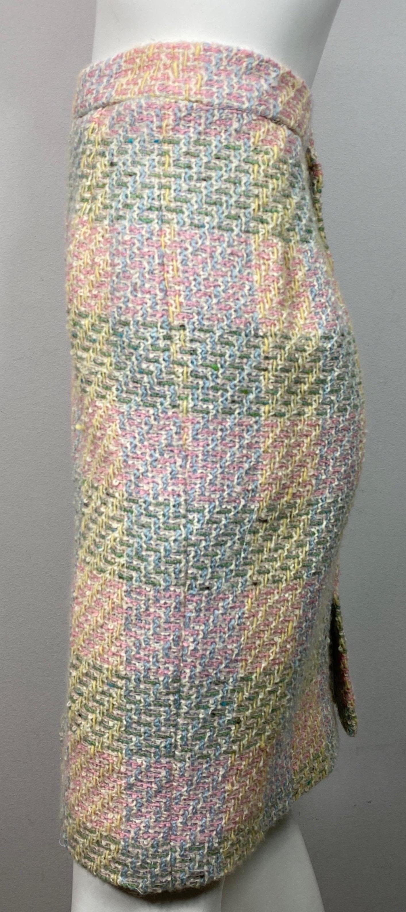 Chanel 1990’s Pastel Boucle Tweed Skirt - Size 42  For Sale 2