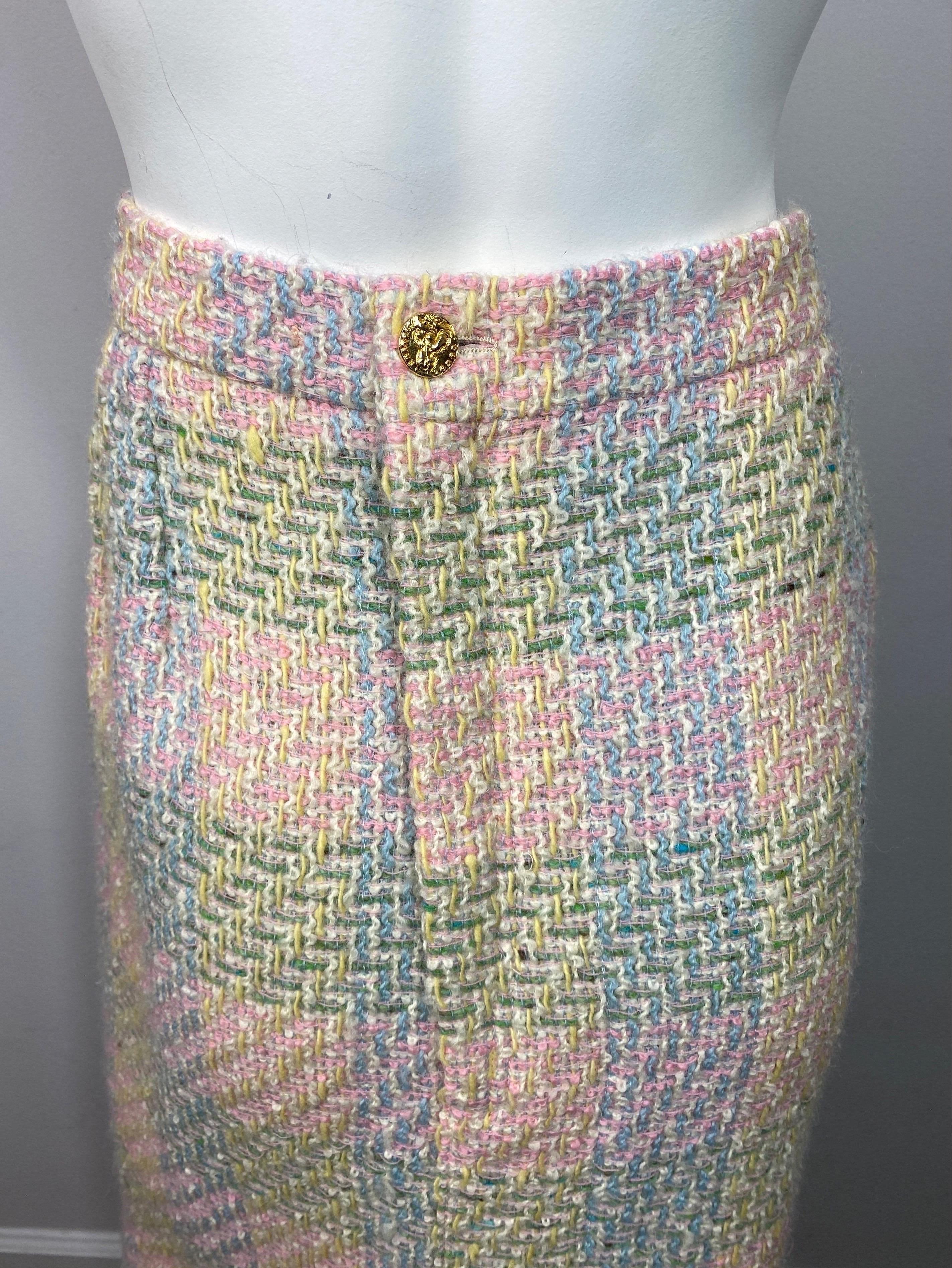 Chanel 1990’s Pastel Boucle Tweed Skirt - Size 42  For Sale 5