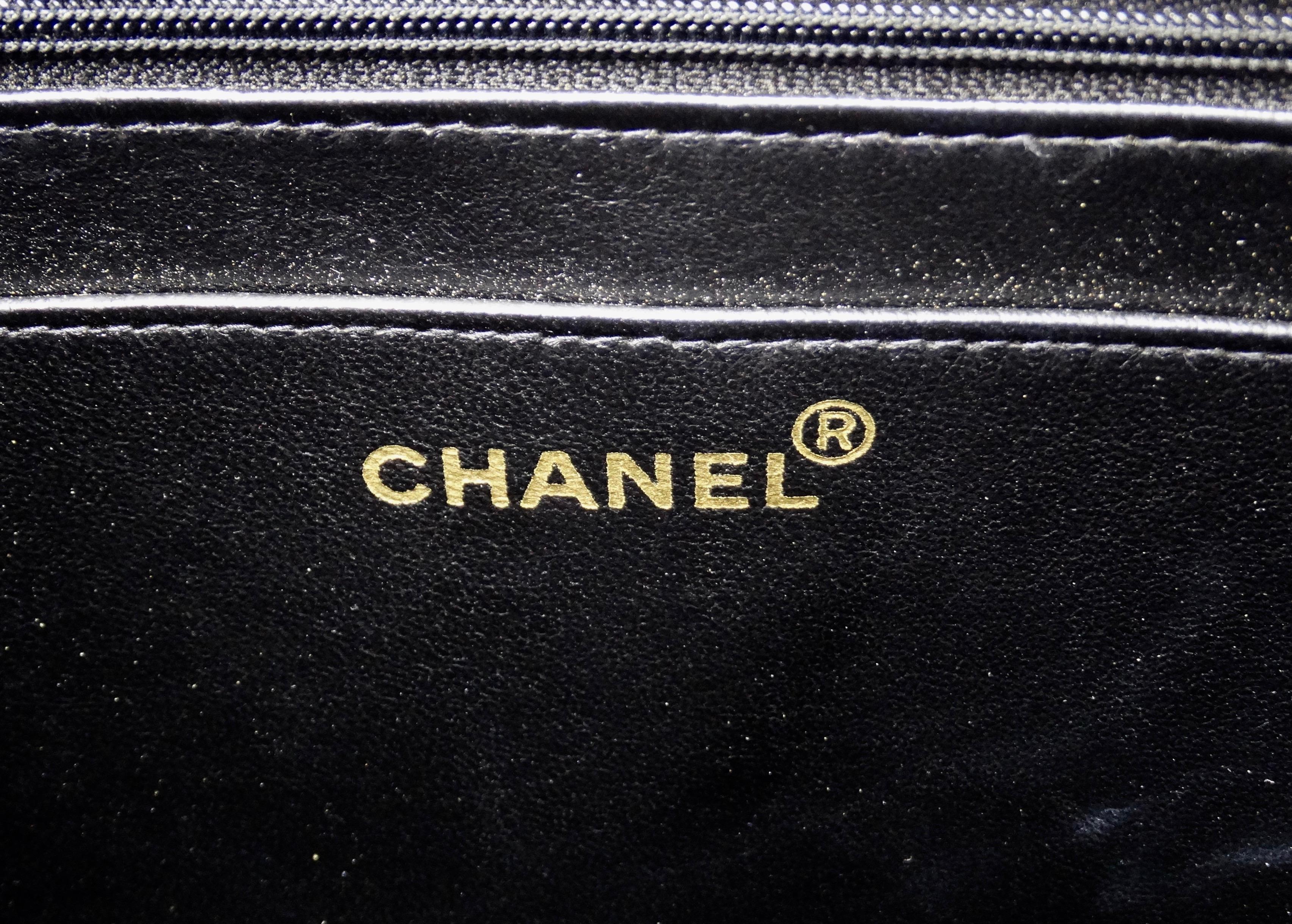 Chanel 1990er Jahre Lackleder Tweed Print Tote  im Angebot 1