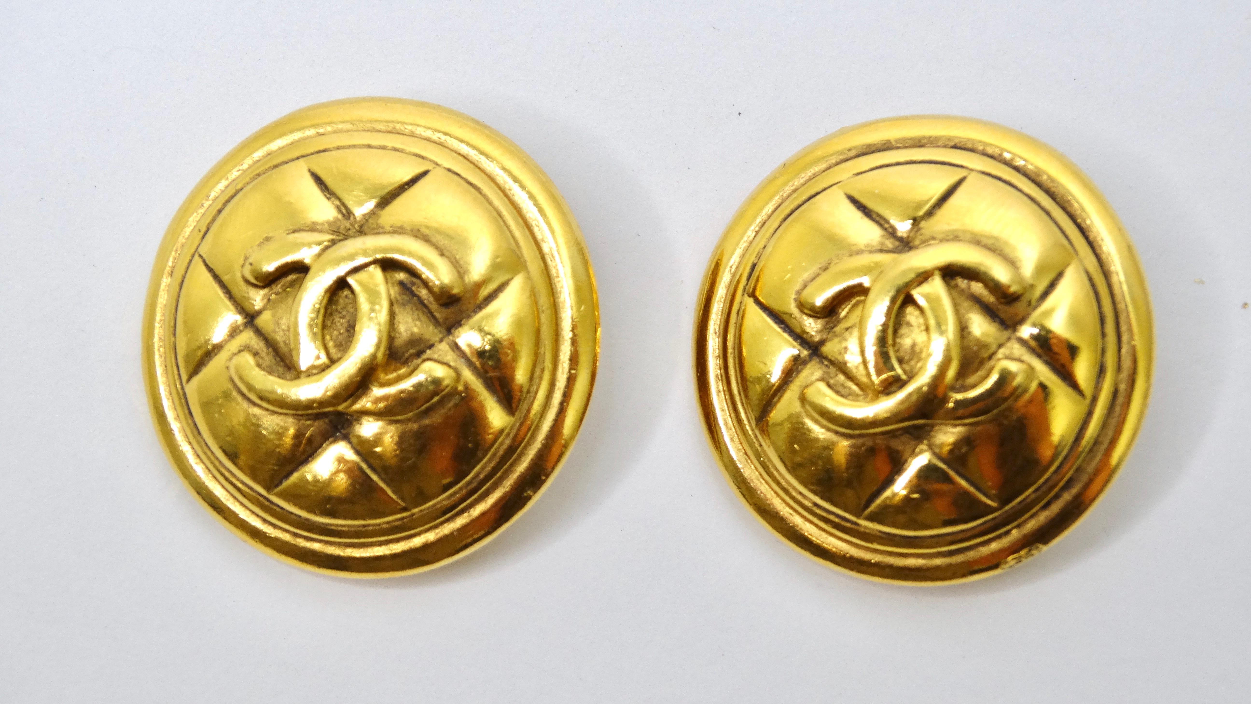  Chanel 1990's 'Quilted' Gold Earrings In Excellent Condition For Sale In Scottsdale, AZ