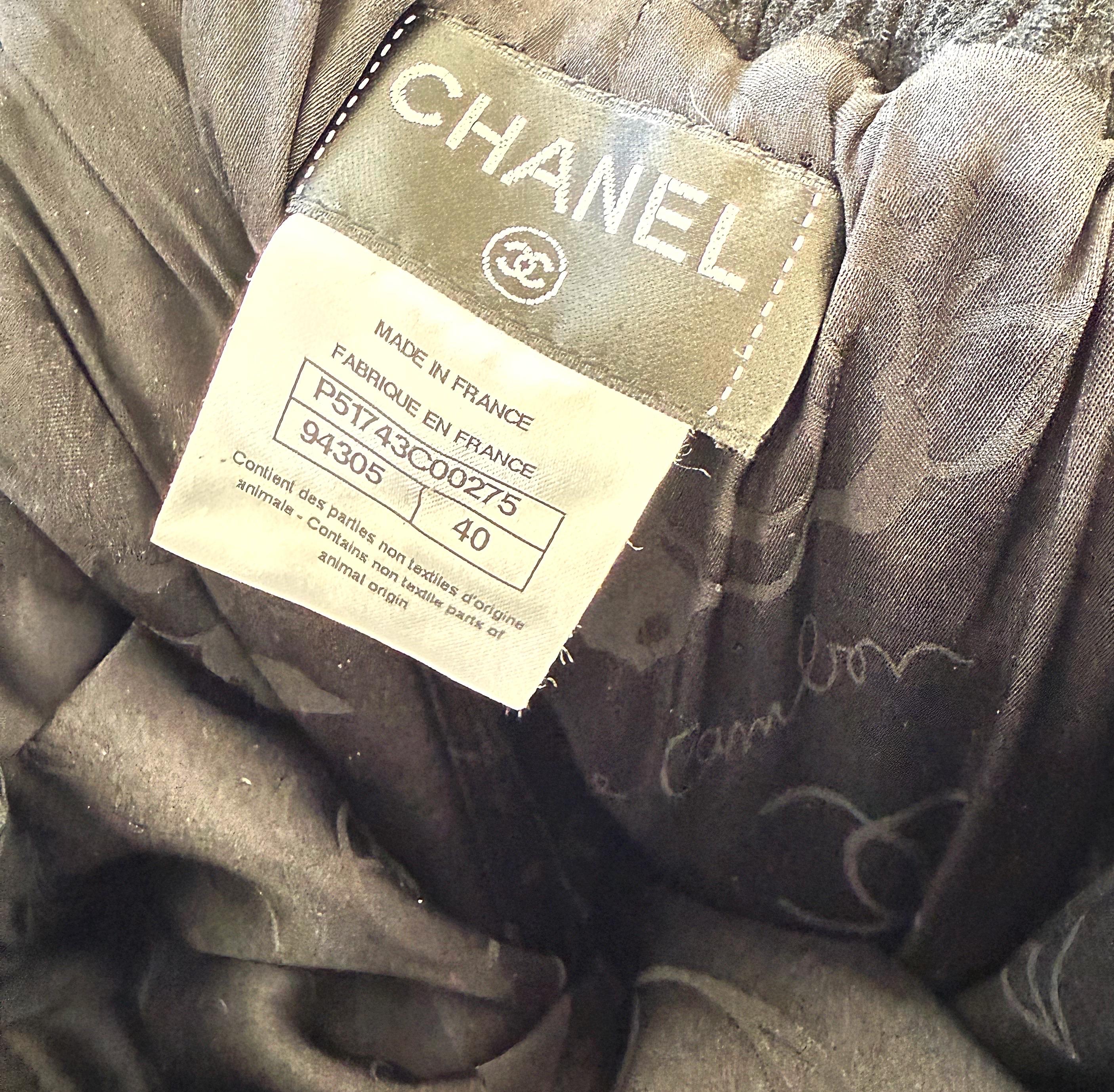 Rare Vintage Chanel 1990s black suede pedal pusher shorts knickers / capri pants ! Features an elastic waistband, and elastic under the knees. Fully lined in CC log black silk. Pockets at each side of the waist. Silver metal plaque encrusted with