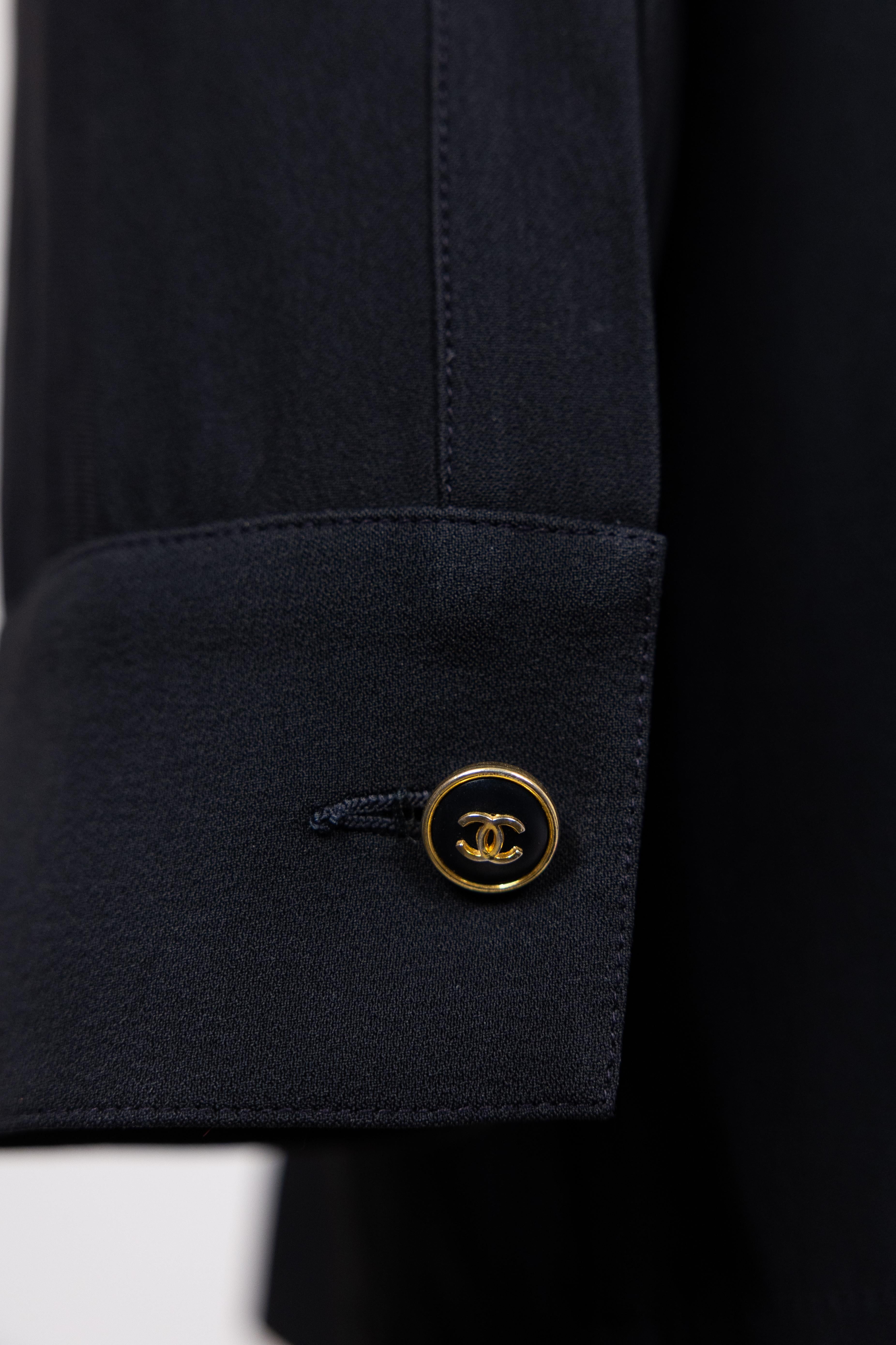 Chanel anni '90, vintage, top con logo in seta nera e bottoni / giacca in vendita 1