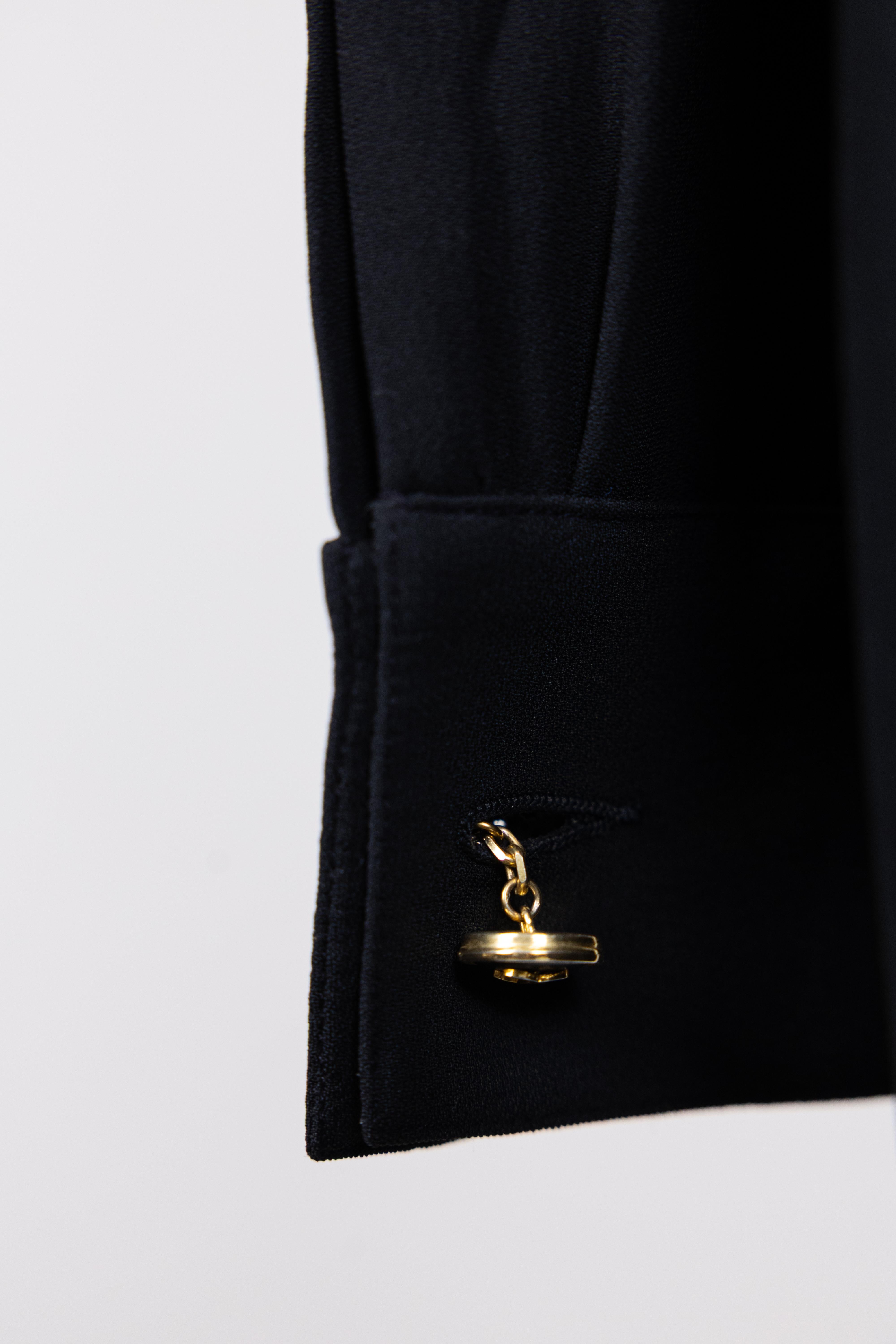 Chanel anni '90, vintage, top con logo in seta nera e bottoni / giacca in vendita 2