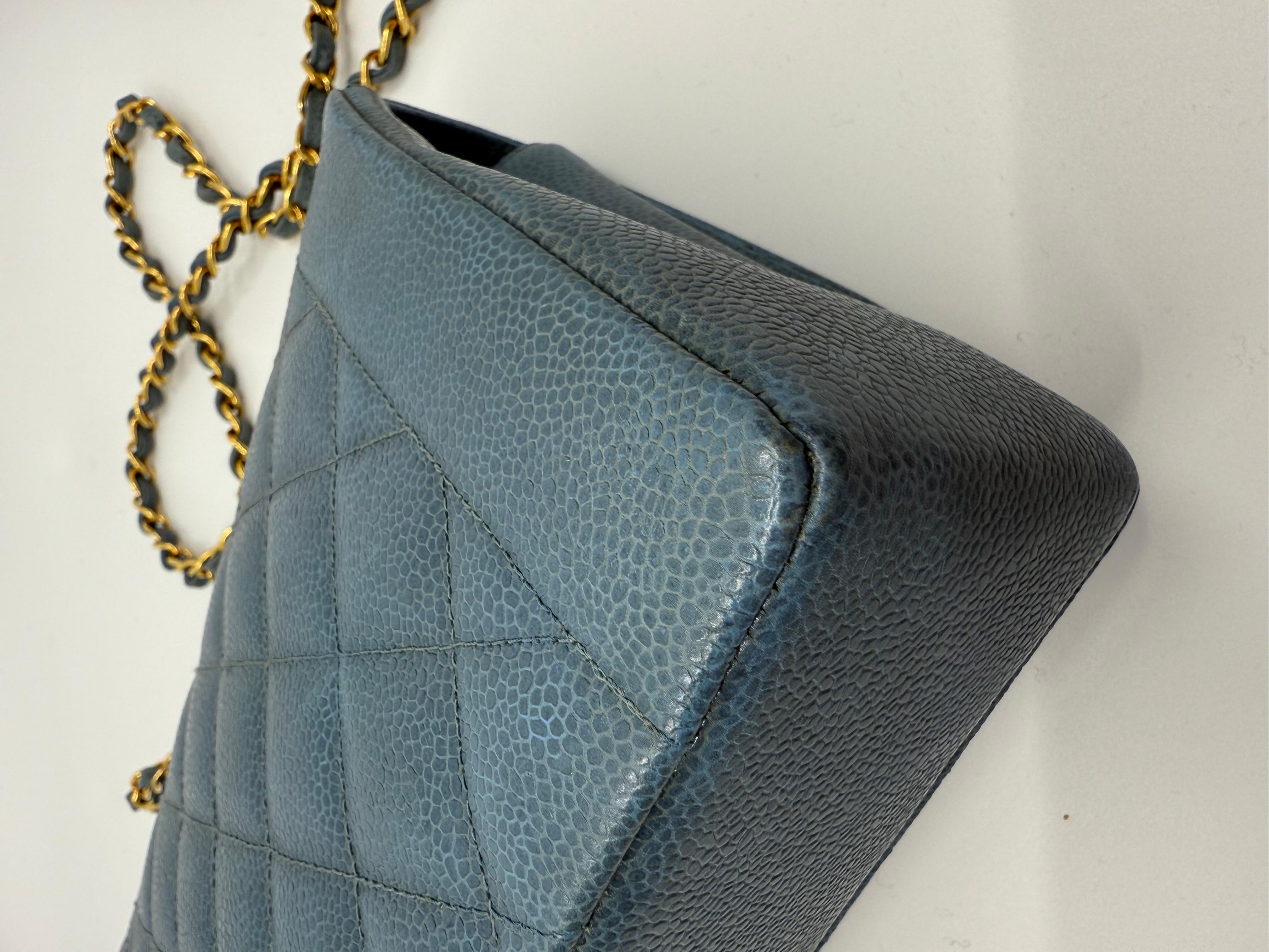 Chanel 1990 Vintage Diana Baby Blue Caviar Medium Classic Flap Bag en vente 5