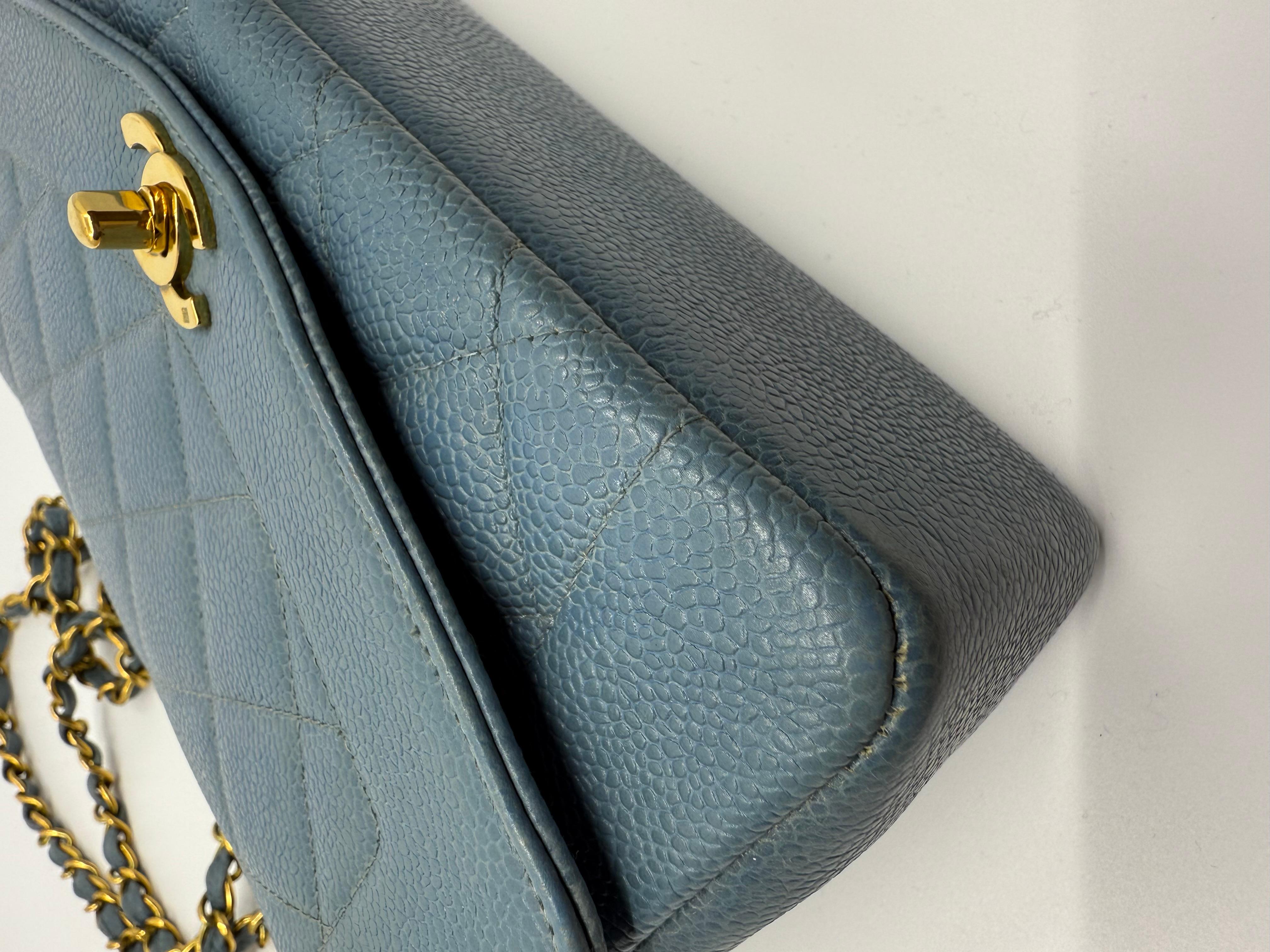 Chanel 1990 Vintage Diana Baby Blue Caviar Petit sac classique à rabat en vente 5