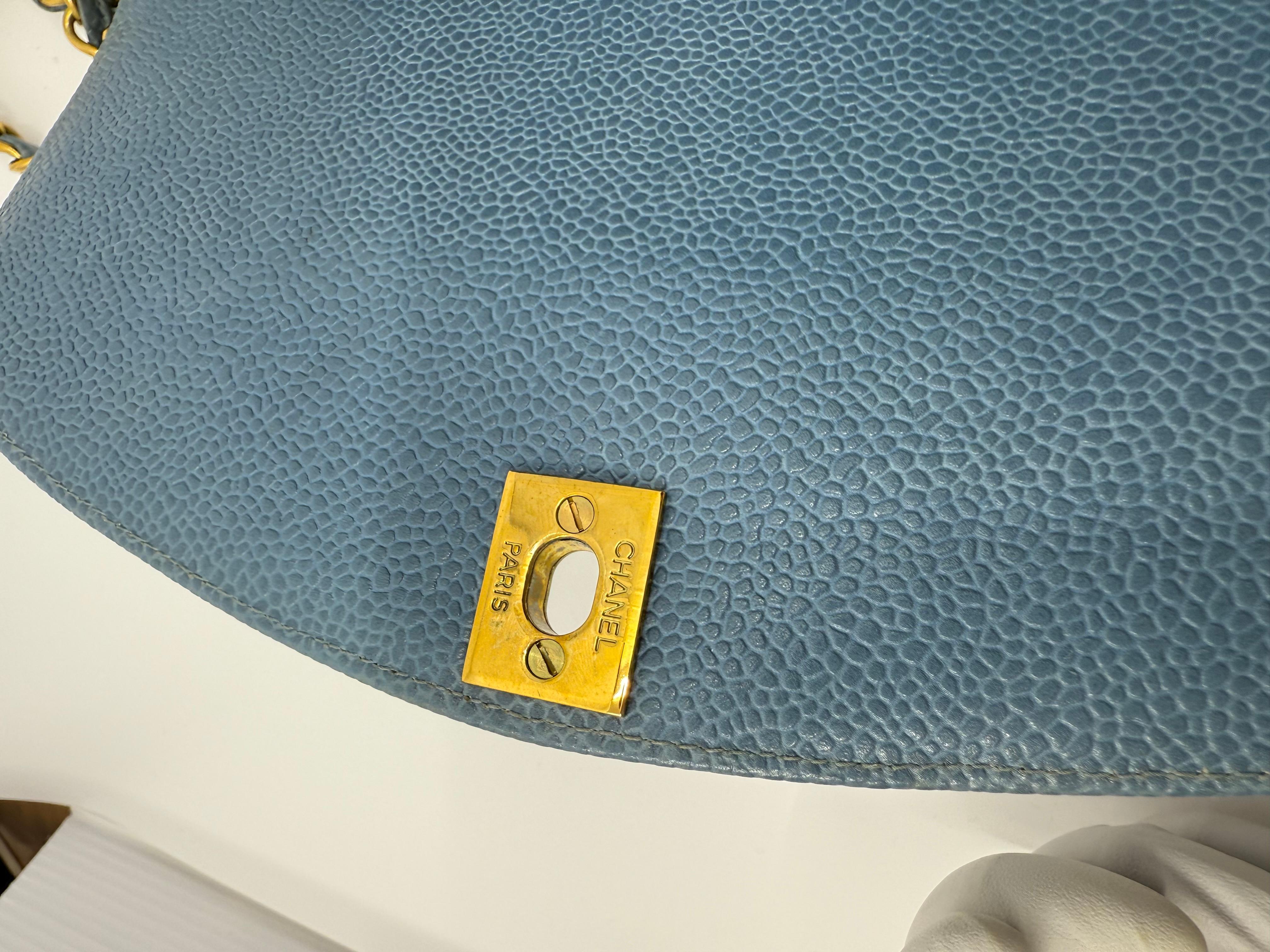 Chanel 1990 Vintage Diana Baby Blue Caviar Petit sac classique à rabat en vente 8