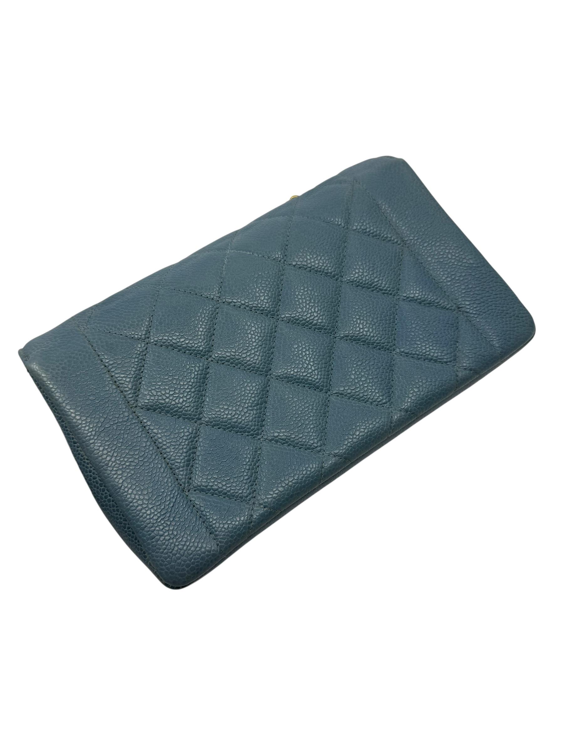 Chanel 1990 Vintage Diana Baby Blue Caviar Petit sac classique à rabat Bon état - En vente à Rowland Heights, CA