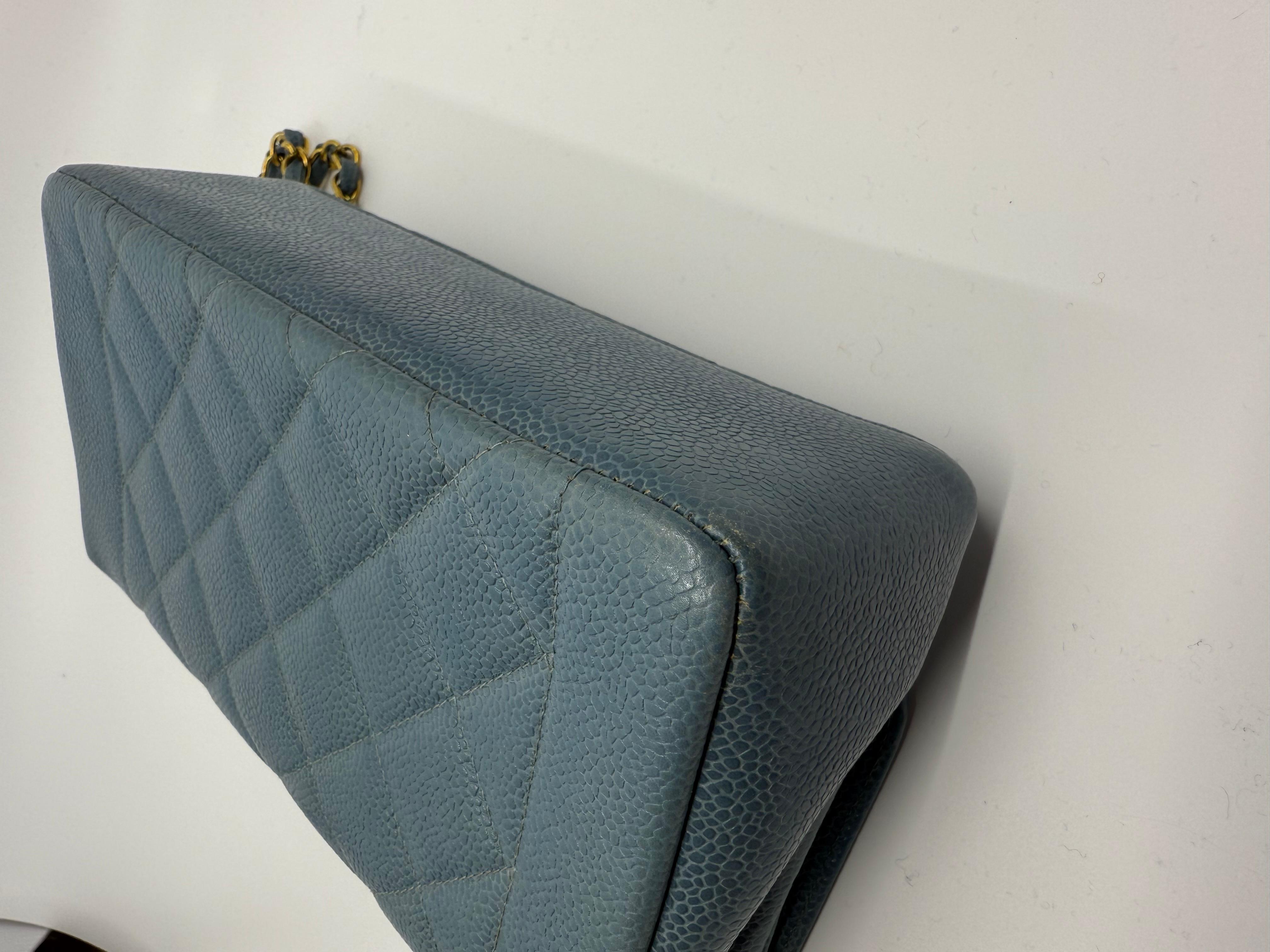 Chanel 1990 Vintage Diana Baby Blue Caviar Petit sac classique à rabat en vente 3