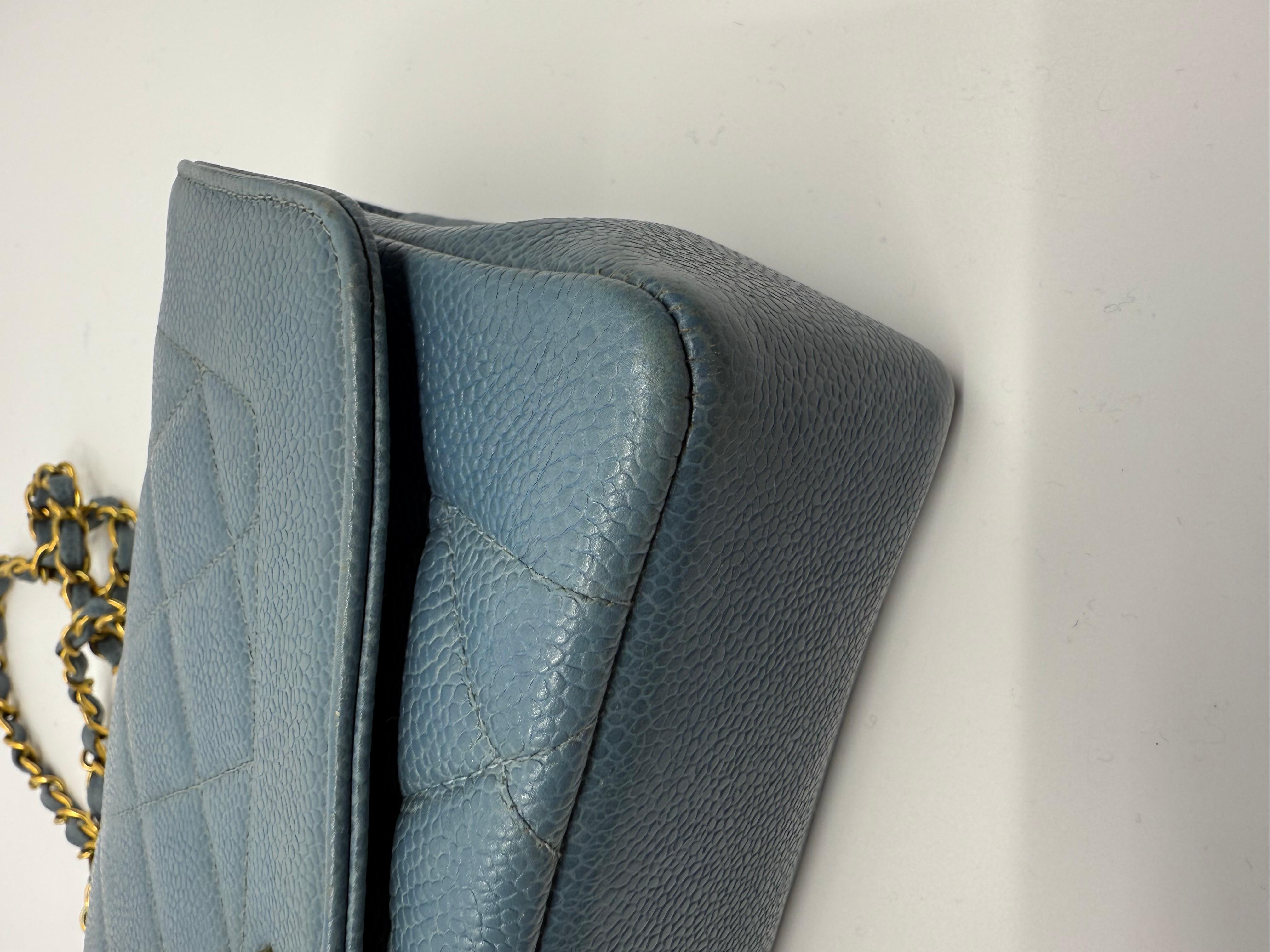 Chanel 1990 Vintage Diana Baby Blue Caviar Petit sac classique à rabat en vente 4