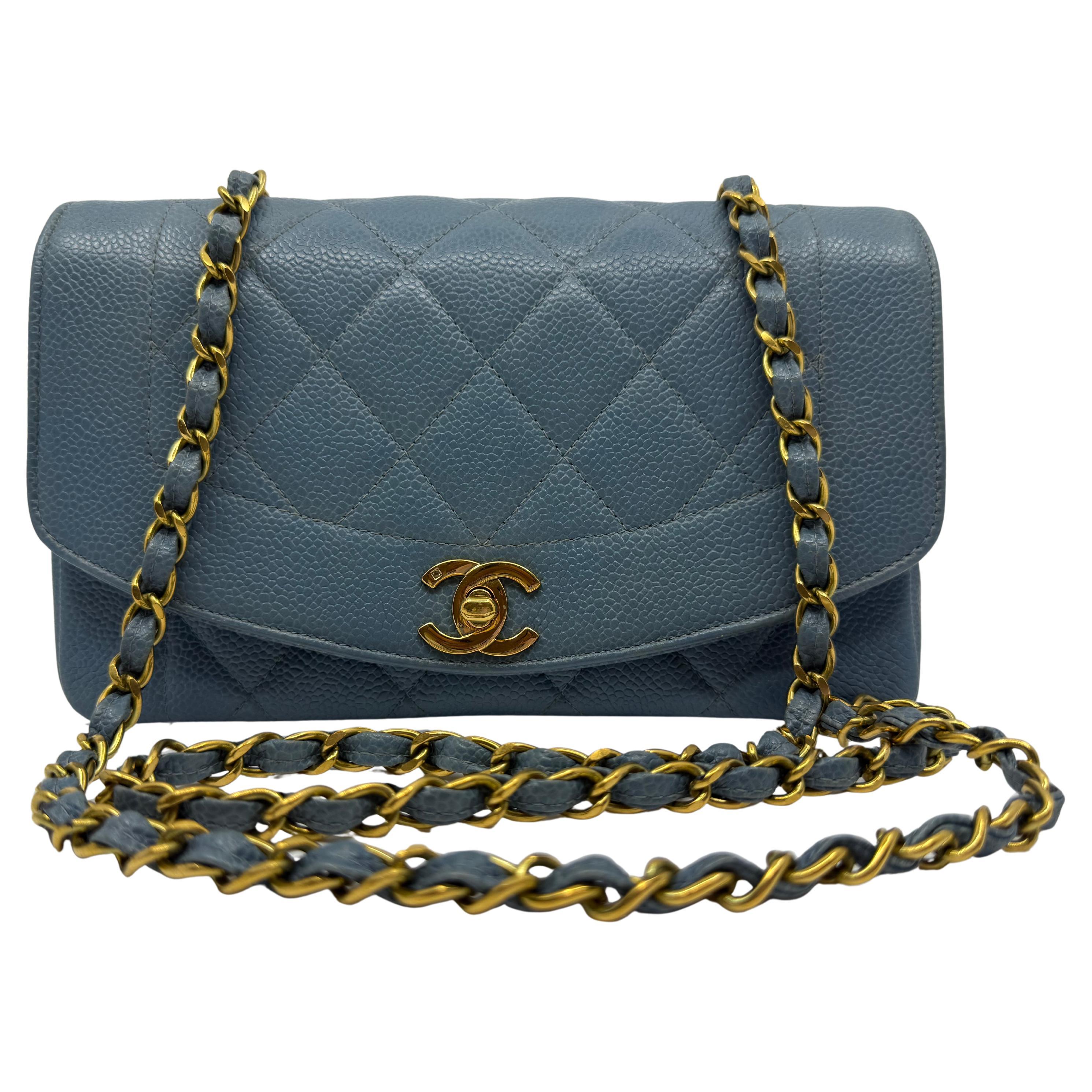 Chanel 1990 Vintage Diana Baby Blue Caviar Petit sac classique à rabat
