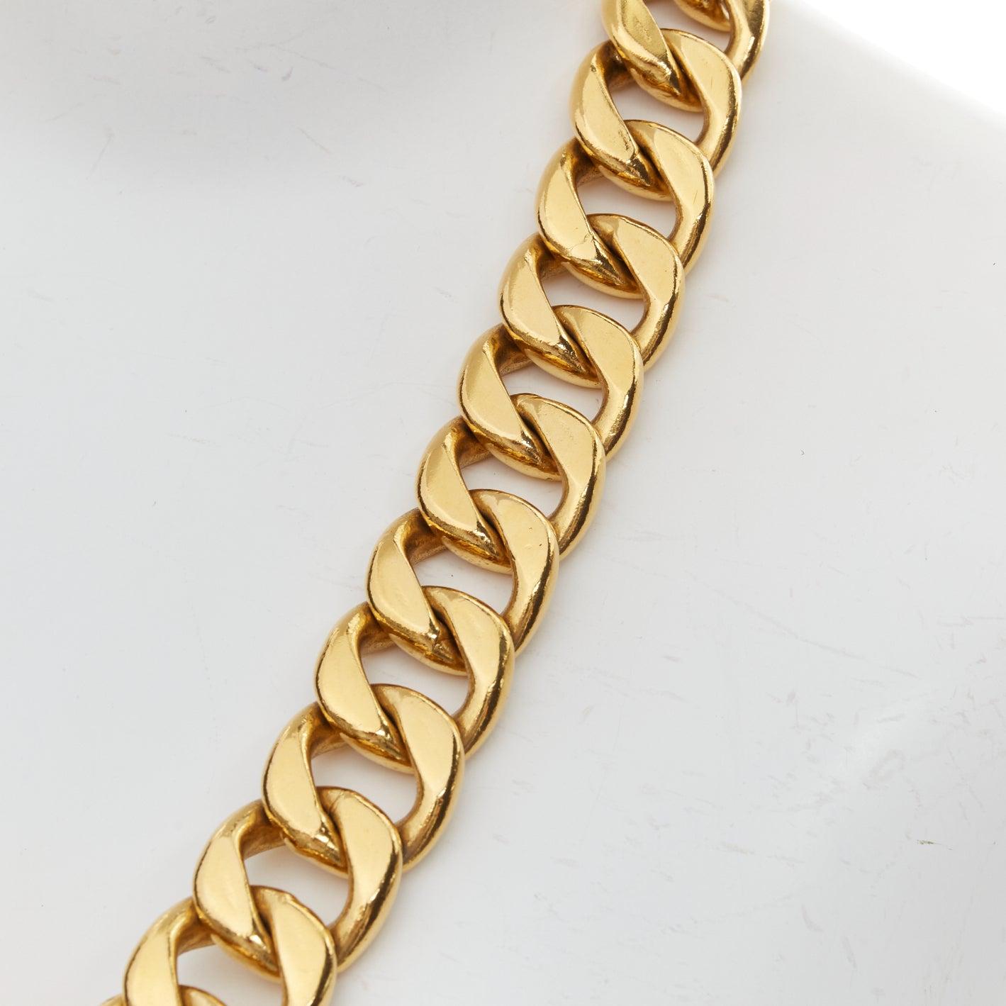 CHANEL 1990er Jahre Vintage ikonisches vergoldetes Logo ID klobiger Kette Halskette Gürtel mit Anhänger (Gold) im Angebot