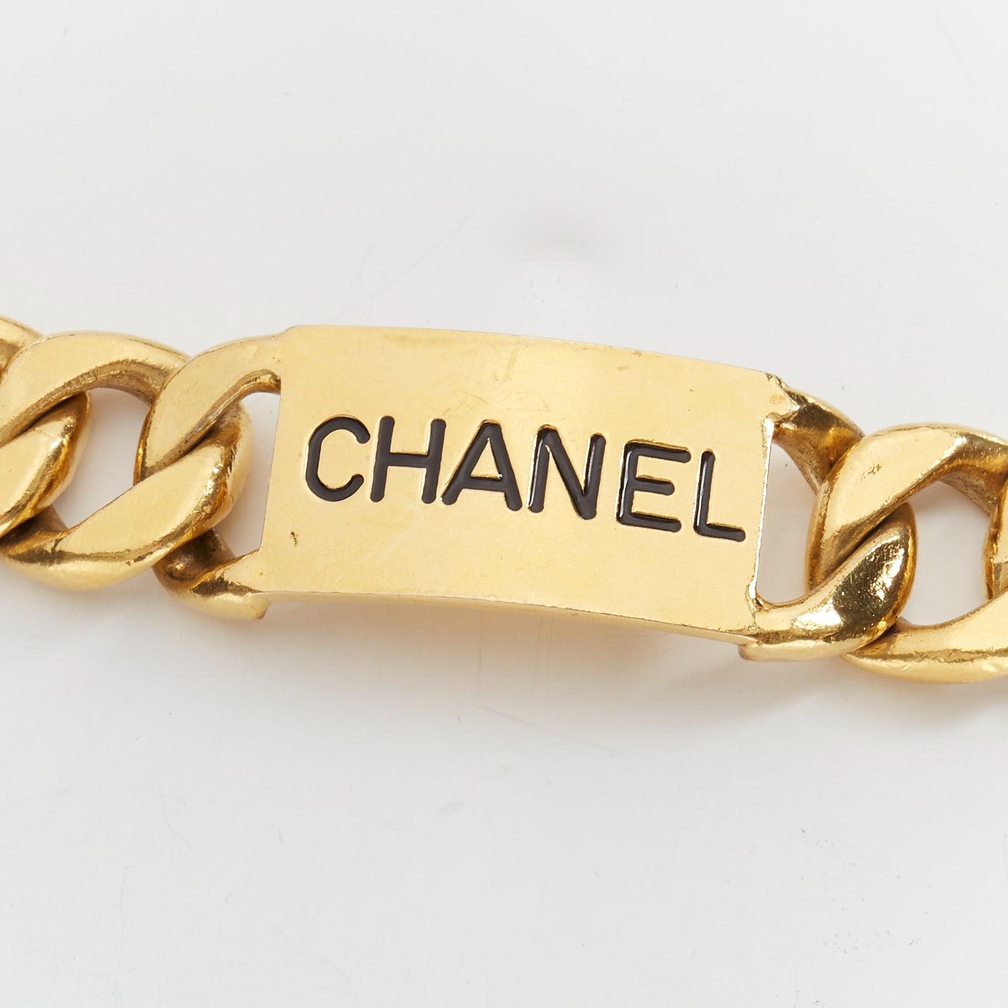 CHANEL 1990er Jahre Vintage ikonisches vergoldetes Logo ID klobiger Kette Halskette Gürtel mit Anhänger im Zustand „Gut“ im Angebot in Hong Kong, NT